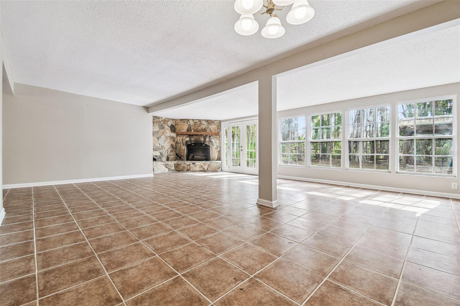 FAMILY ROOM WITH FIREPLACE