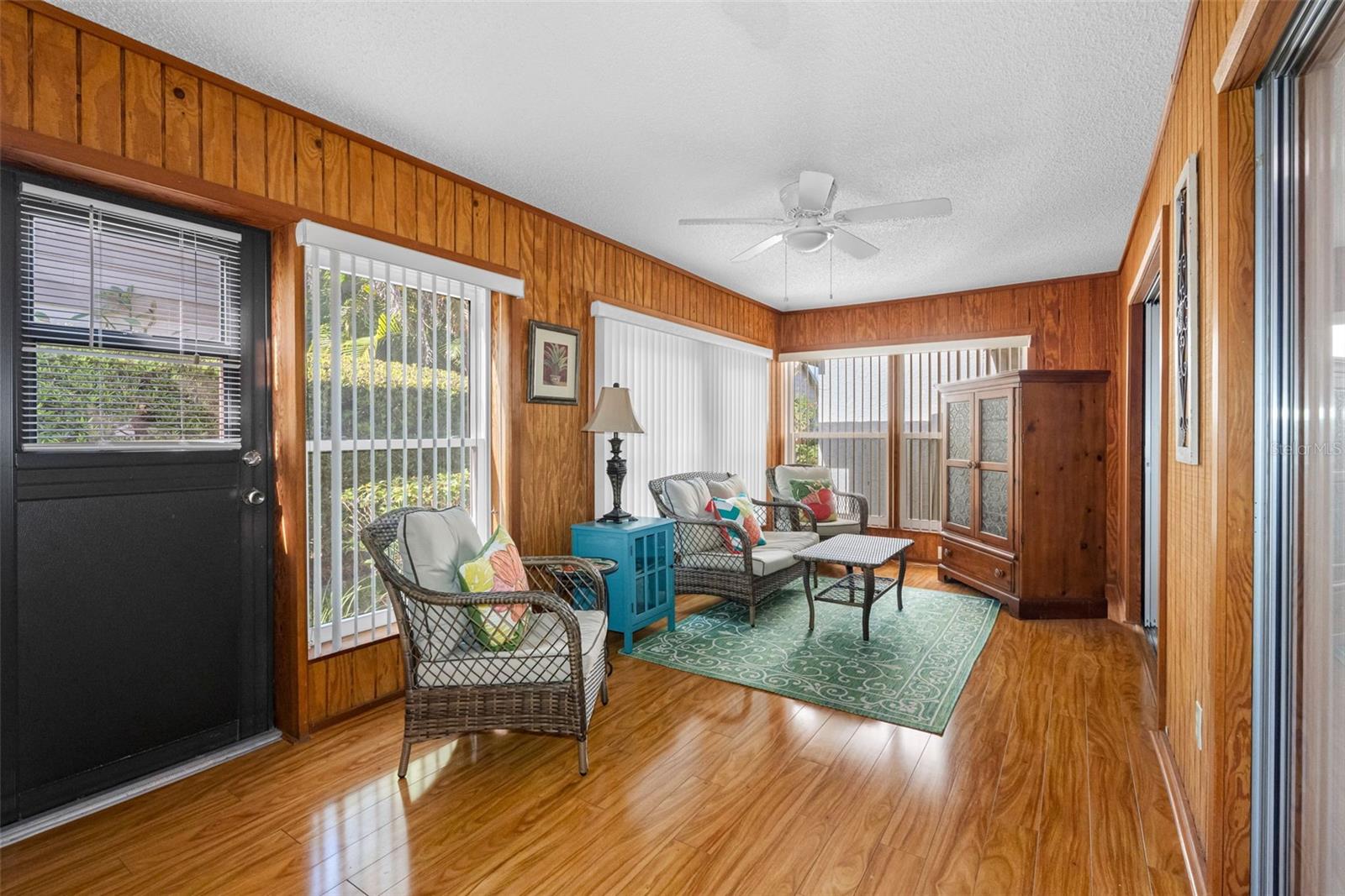 Bonus Room-Visiting area, TV room, Hobby, or Home Office