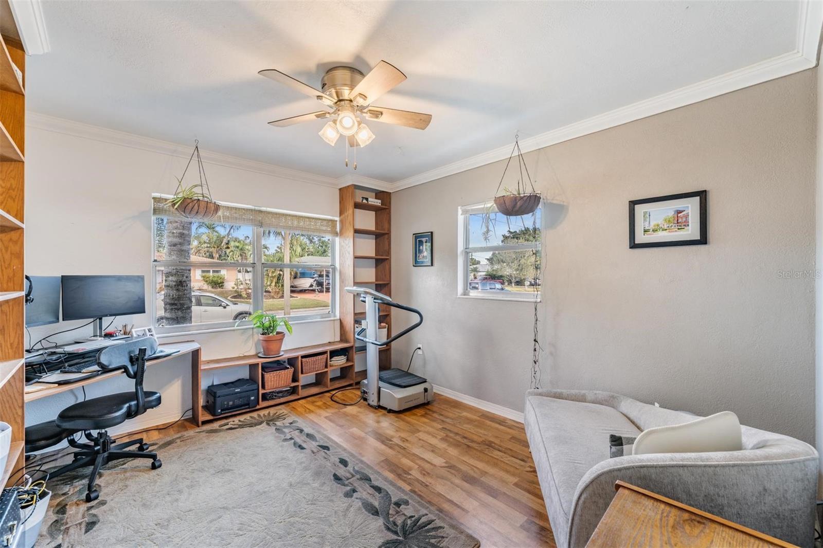 Bedroom/office space