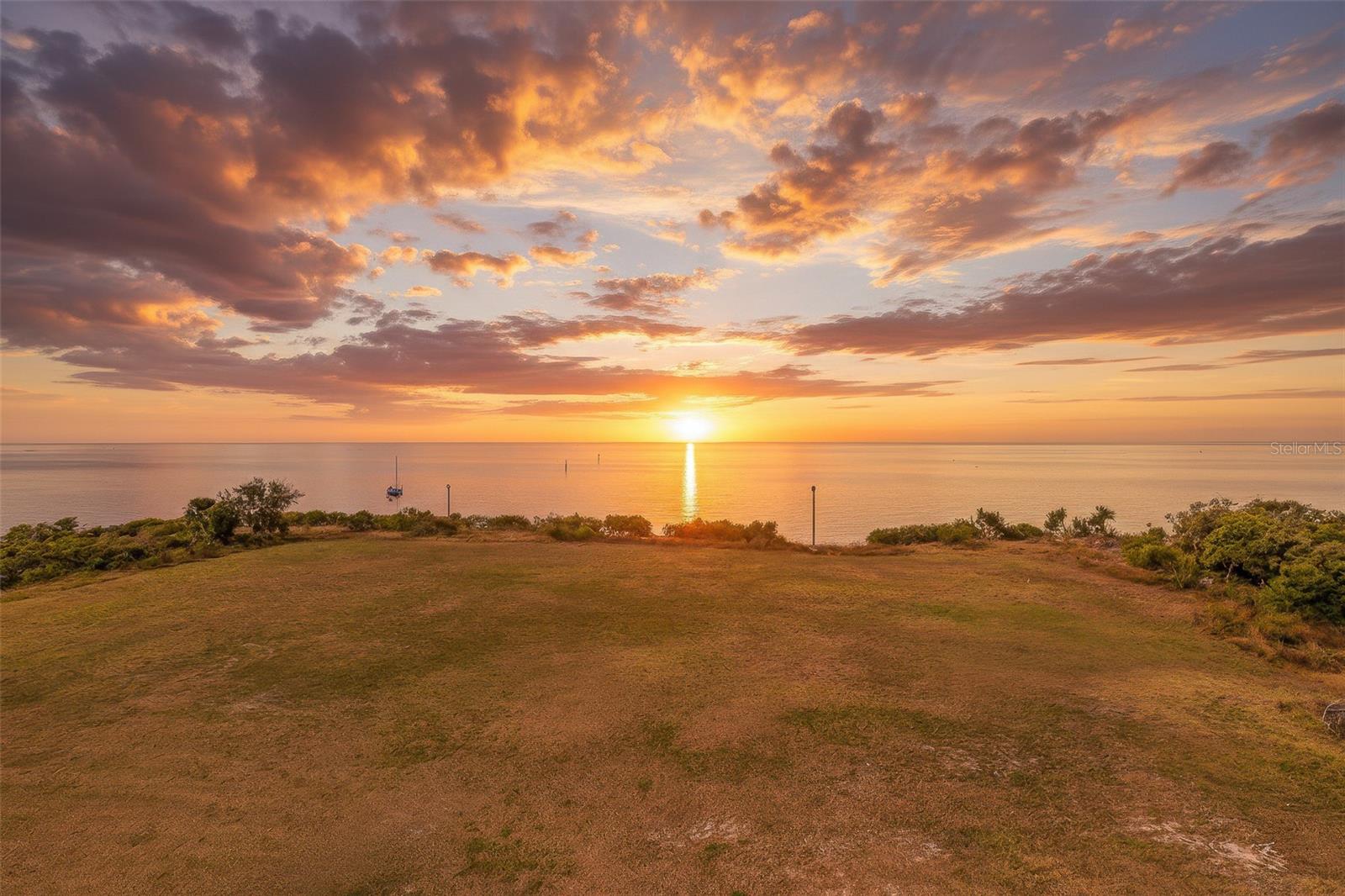 BEAUTIFUL SUNSETS AND SUNRISES