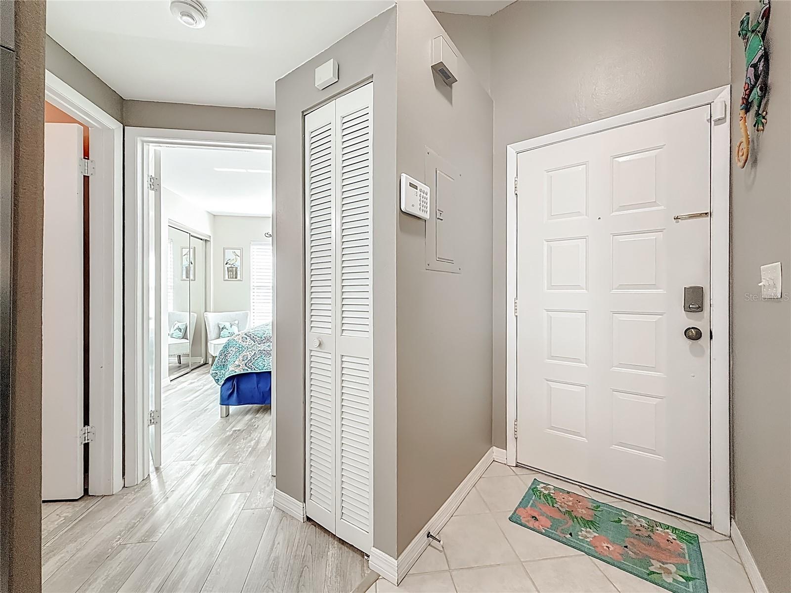 Split Bedroom Floorplan With 2nd Bedroom and Full Bathroom