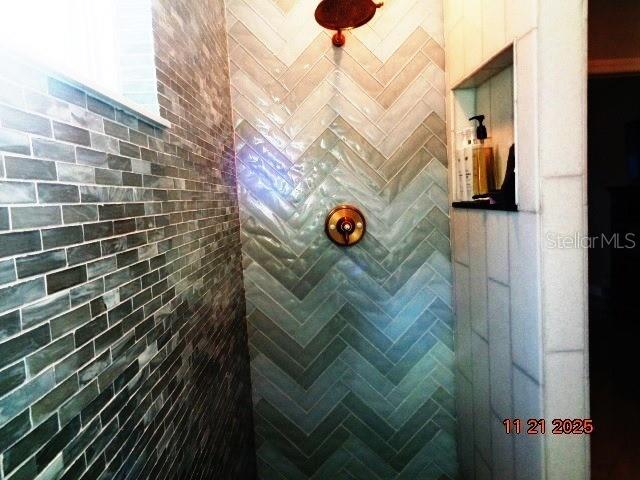 MASTER BATH SHOWER