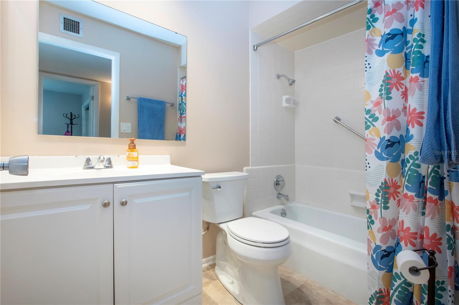 2nd Bathroom w/Full size tub