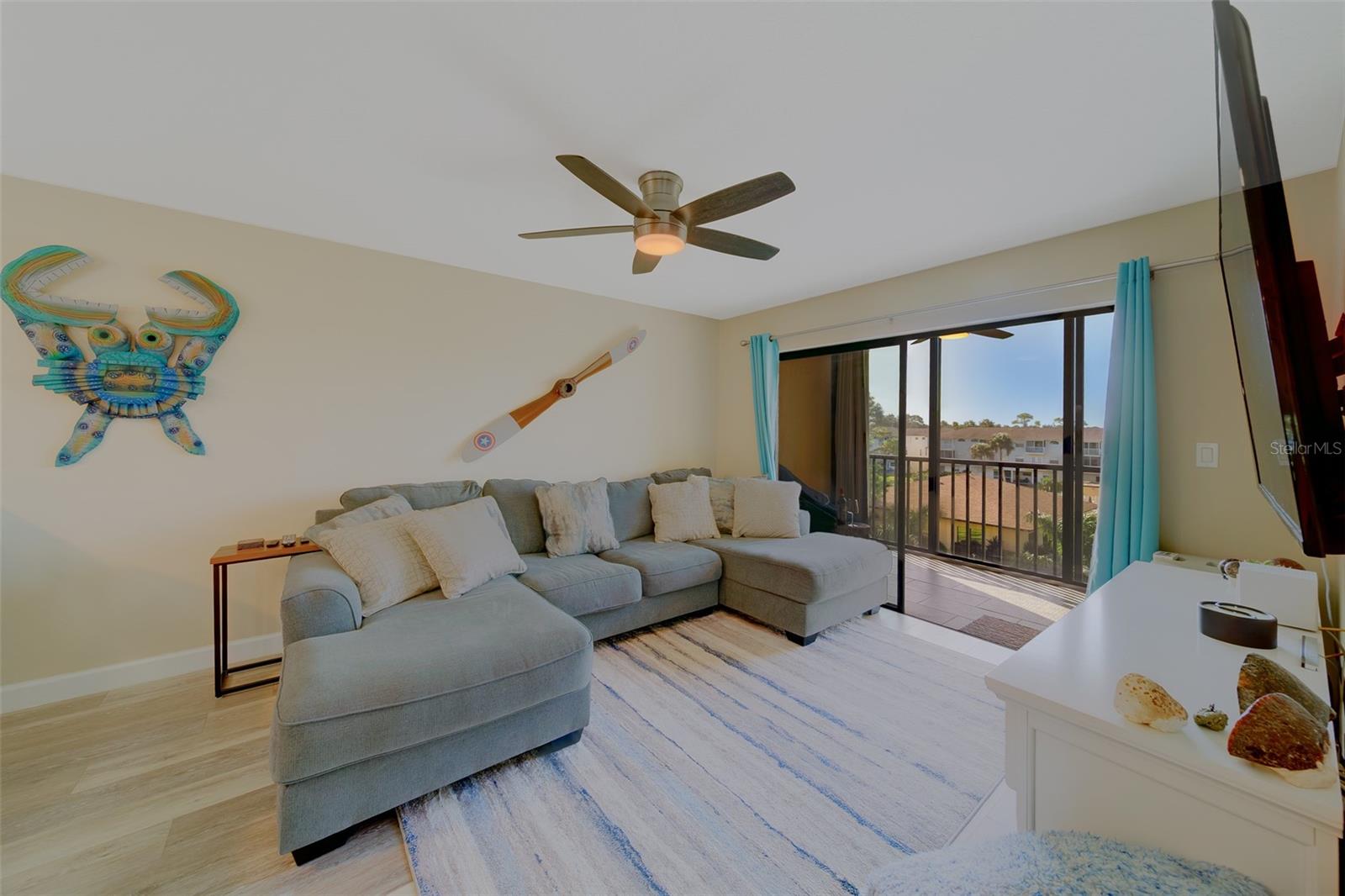 Living space going into screened in patio