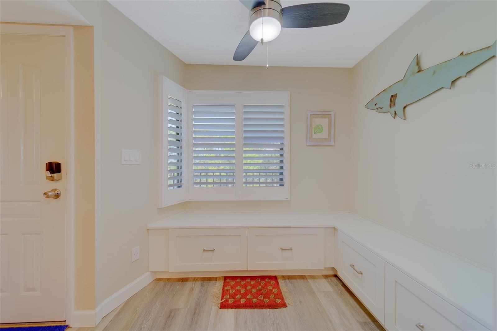 Space off kitchen for Dining or storage