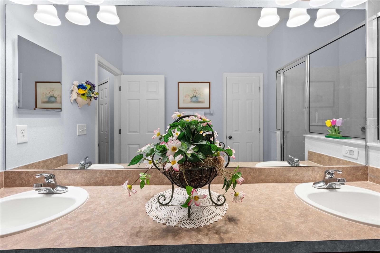 Double sinks in primary bathroom