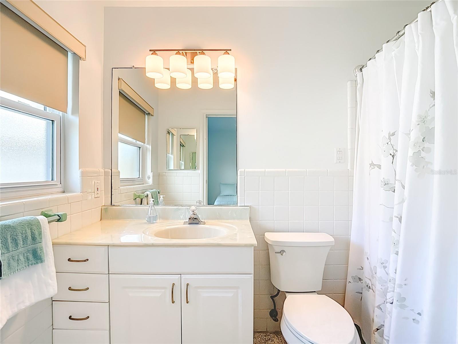 Private En Suite - Bedroom 2