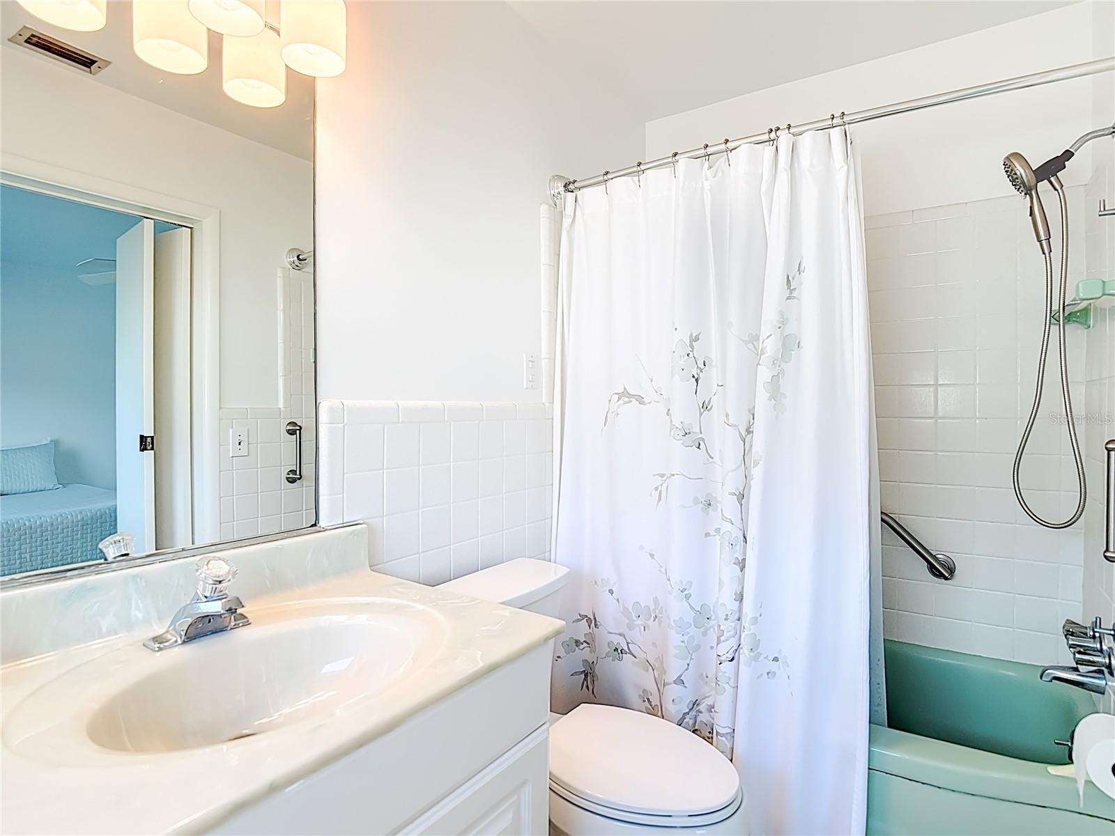 Private En Suite - Bedroom 2