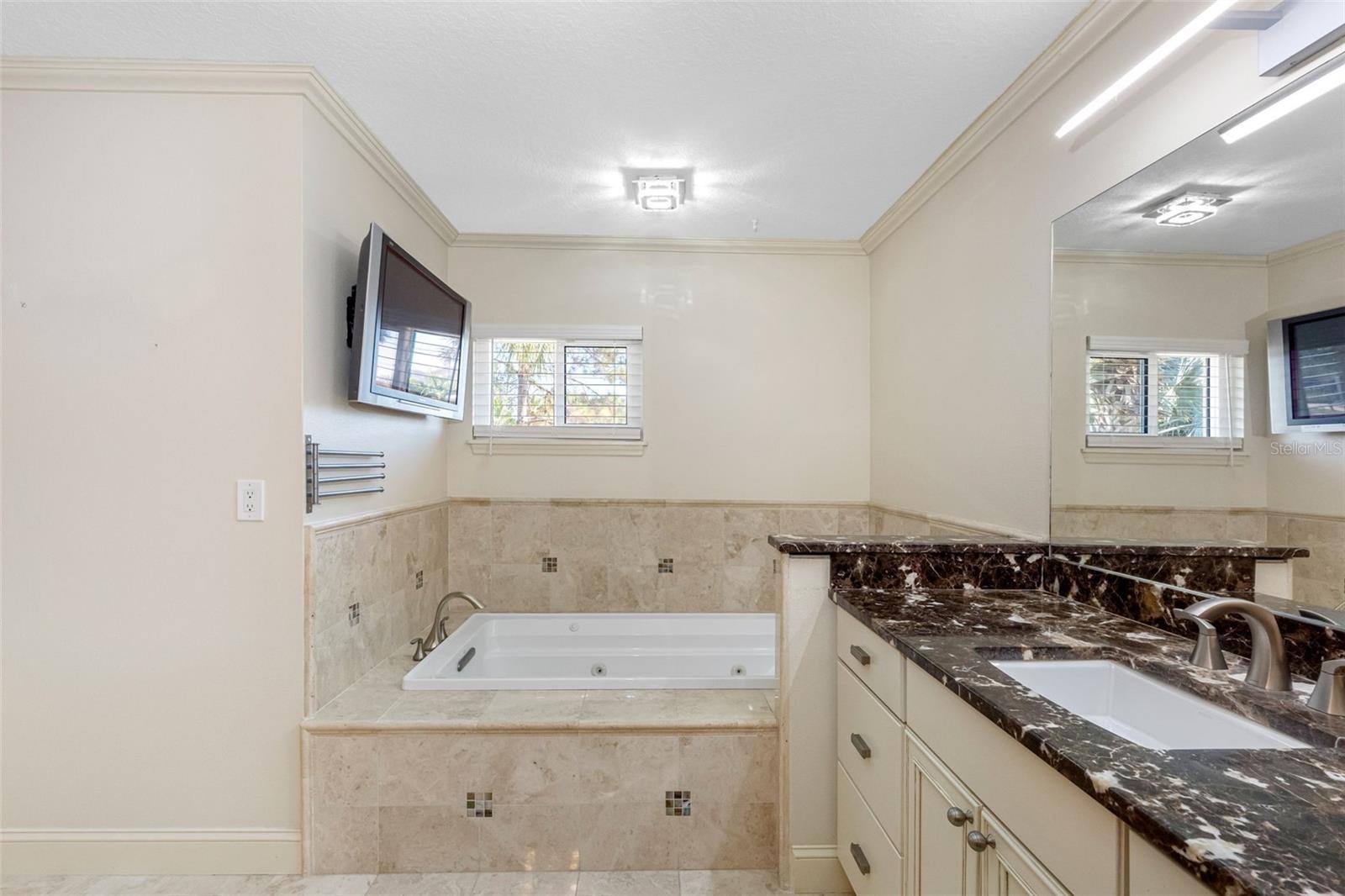 Primary en-suite bathroom