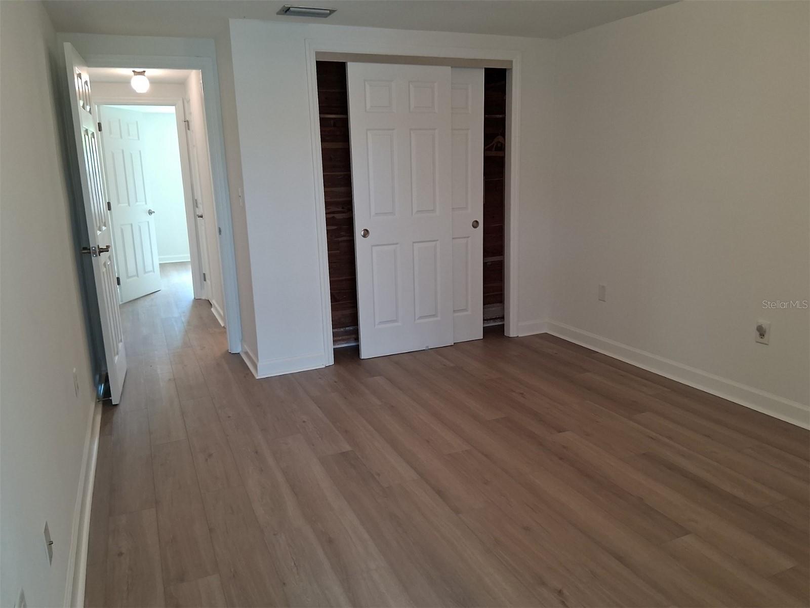 Master bedroom - reverse view