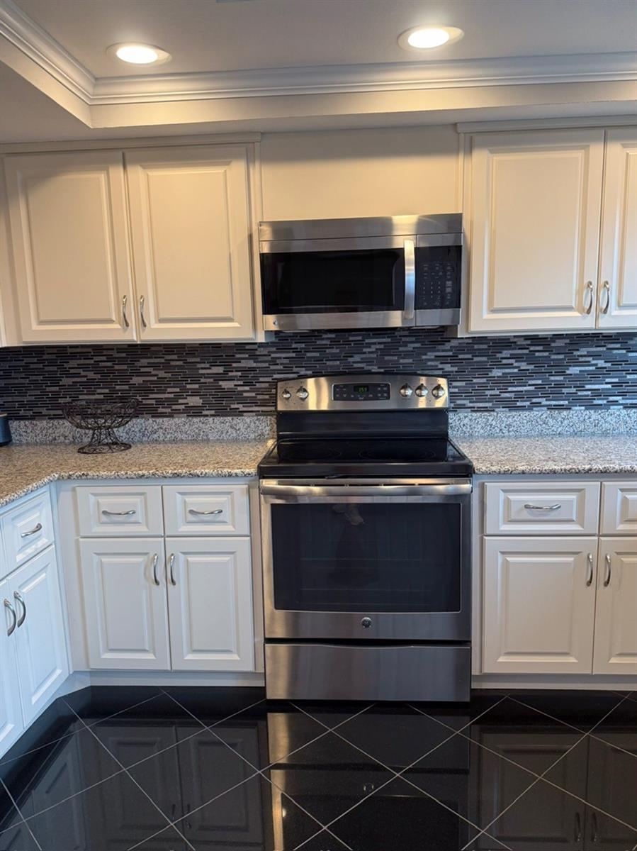 SS appliances in Kitchen