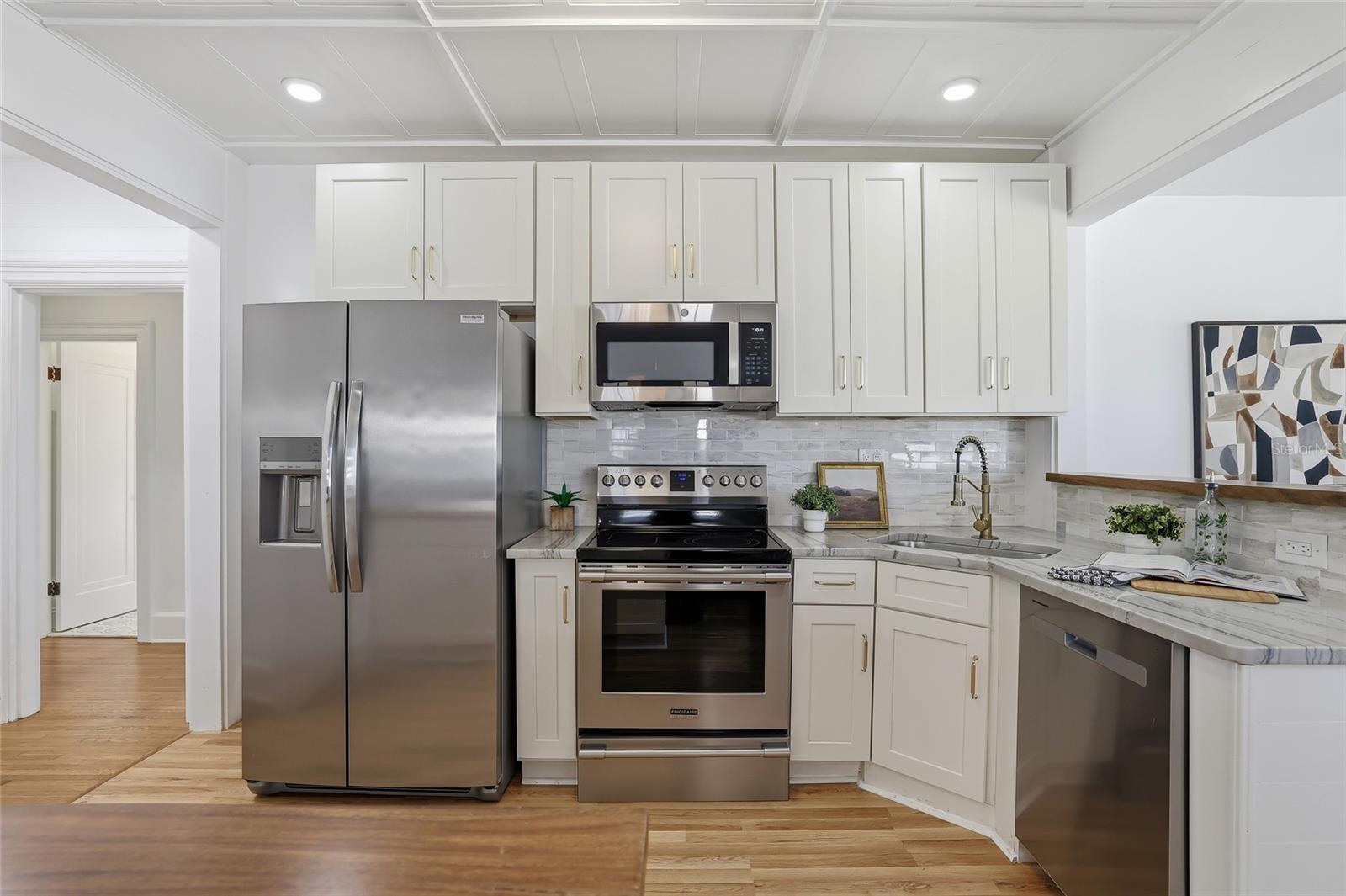 Well-configured Kitchen