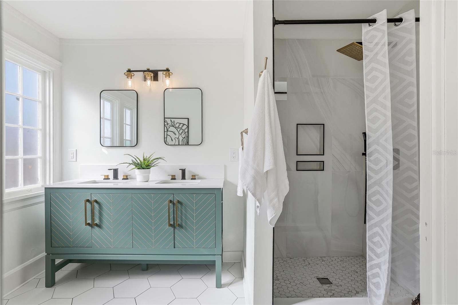 Primary En-Suite Bathroom