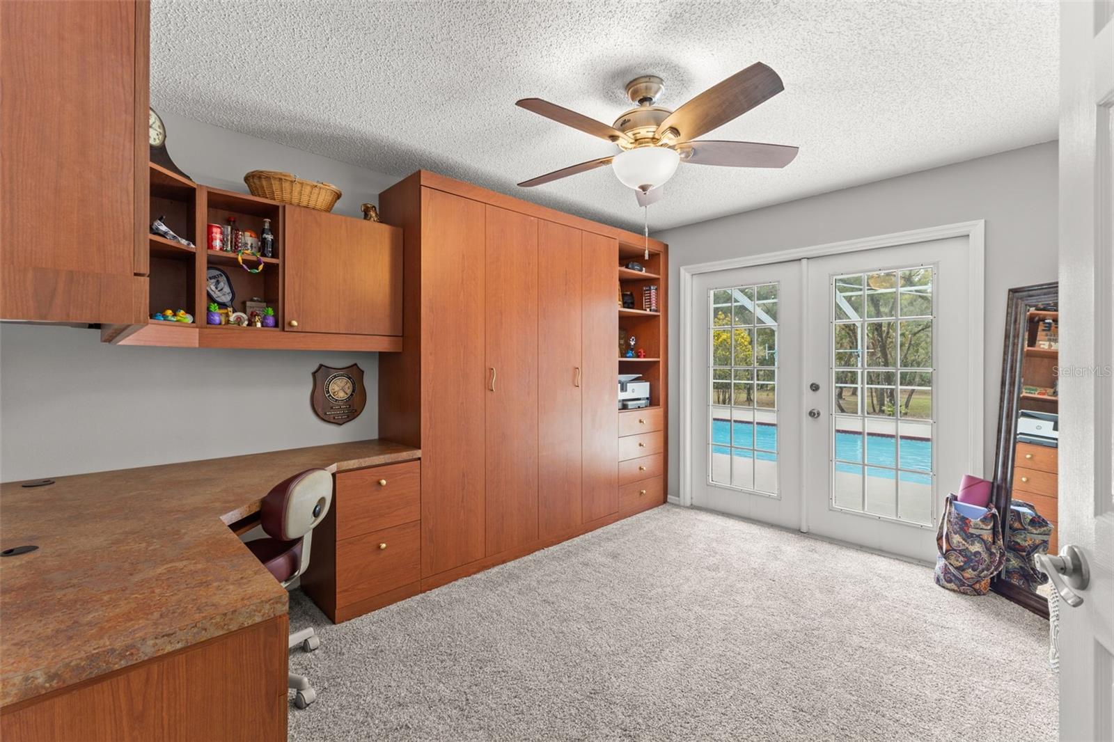 3 bedroom/office space with Murphy bed