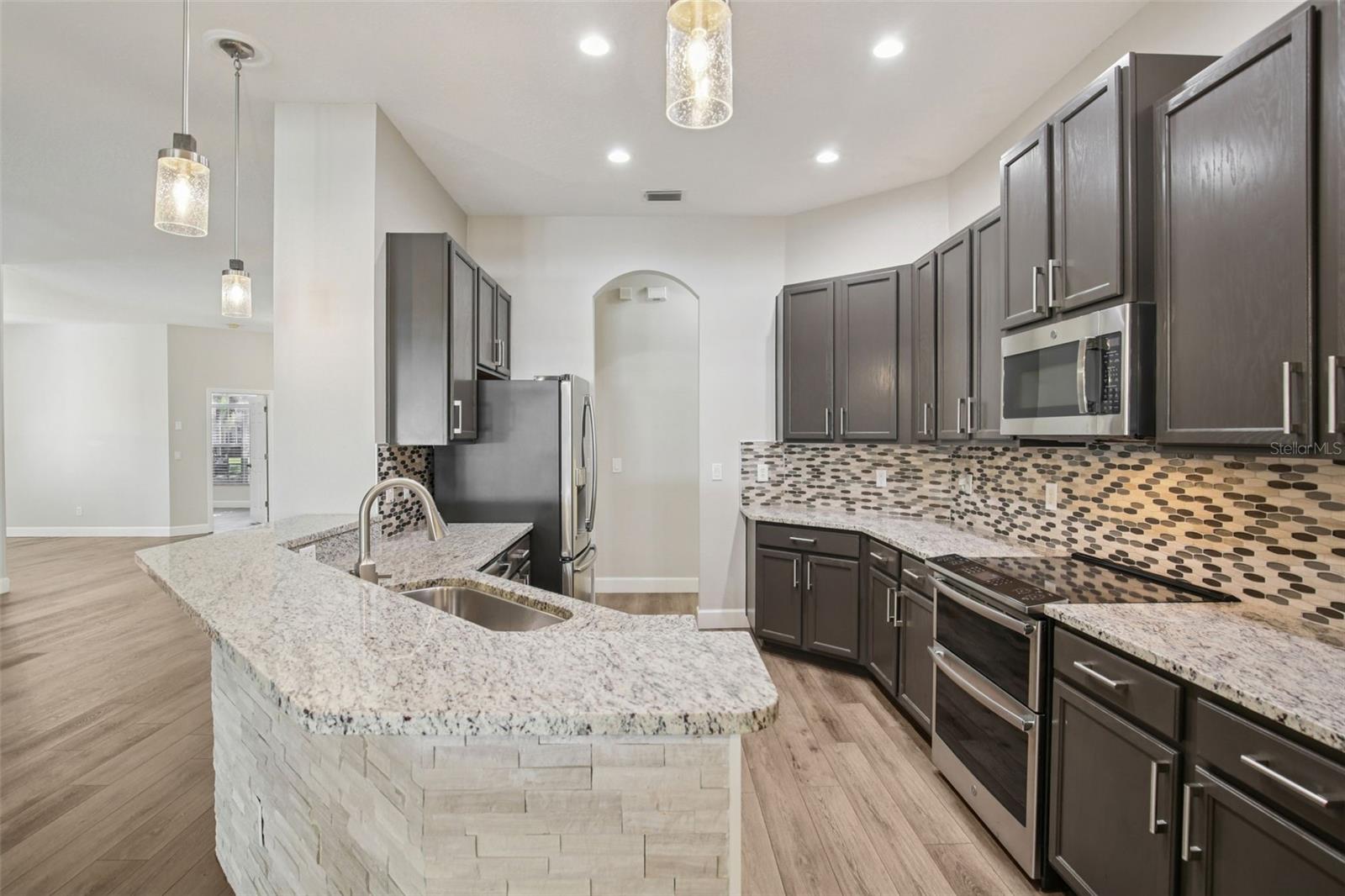 KITCHEN HAS BEAUTIFUL GRANITE COUNTERS AND BACKSPLASH THROUGH OUT