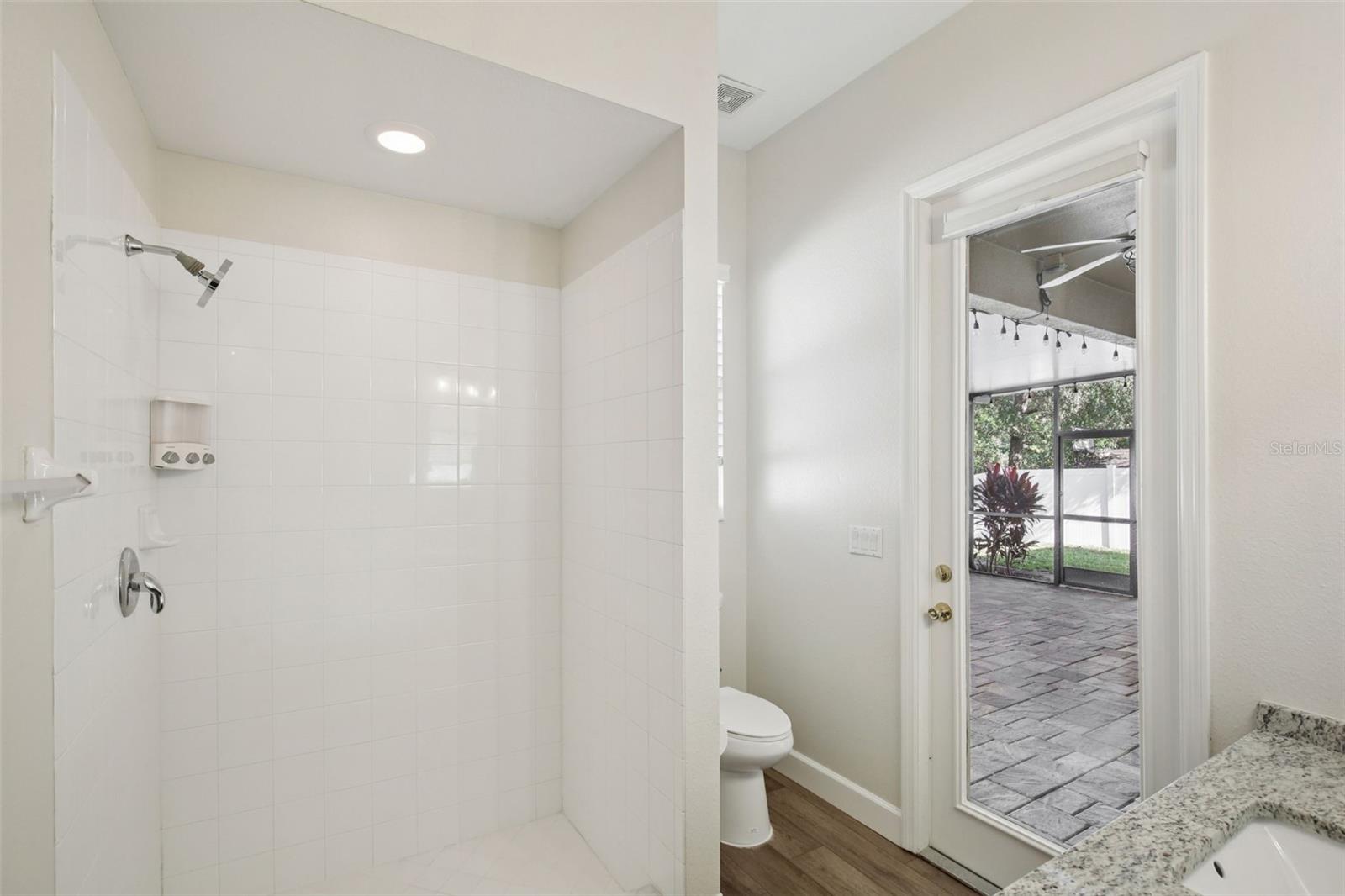 BATHROOM 3 WITH ACCESS TO LANAI