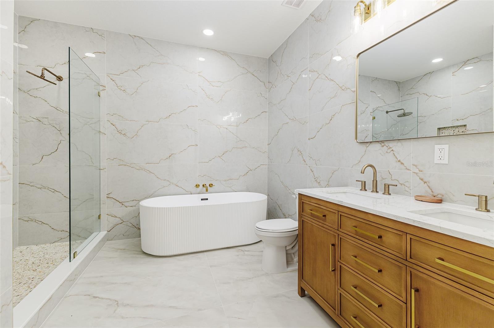 7901 Primary Bathroom