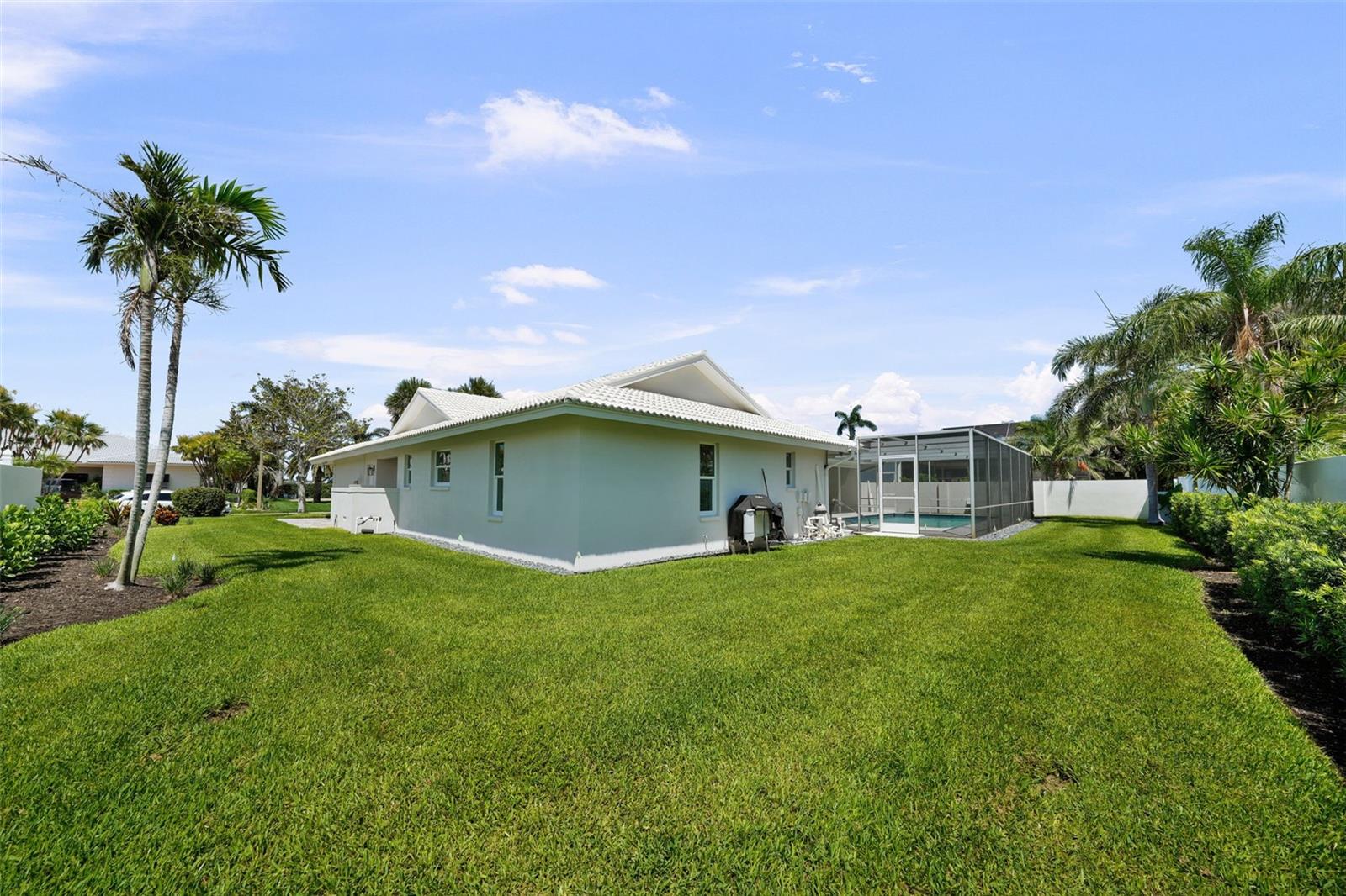 Generous green space in this oversized yard offering versatility for entertaining or leisure.