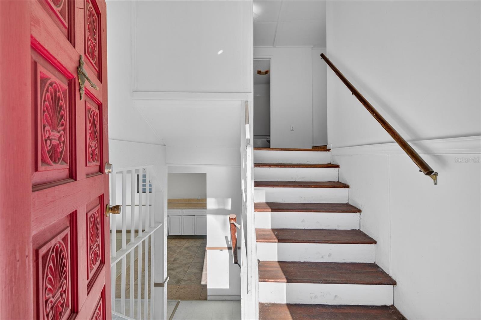 Split plan at foyer.