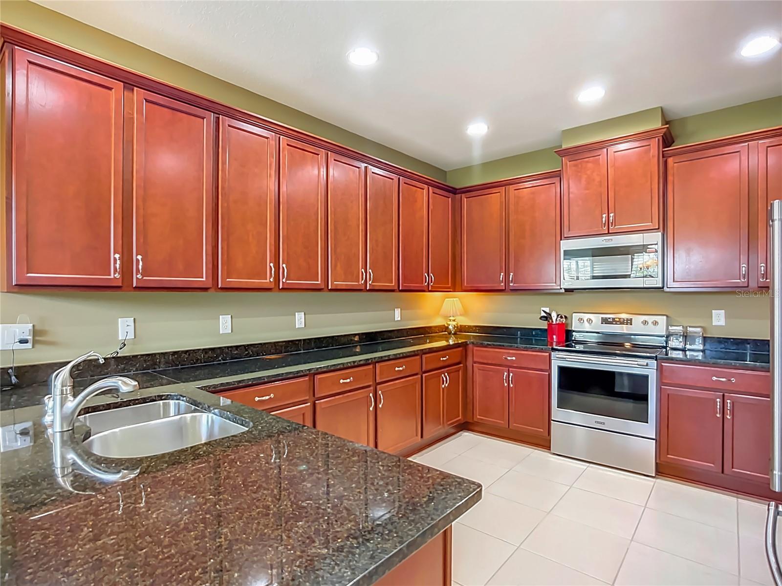 Fabulous kitchen with solid wood cabinets, granite countertops and upgraded appliances