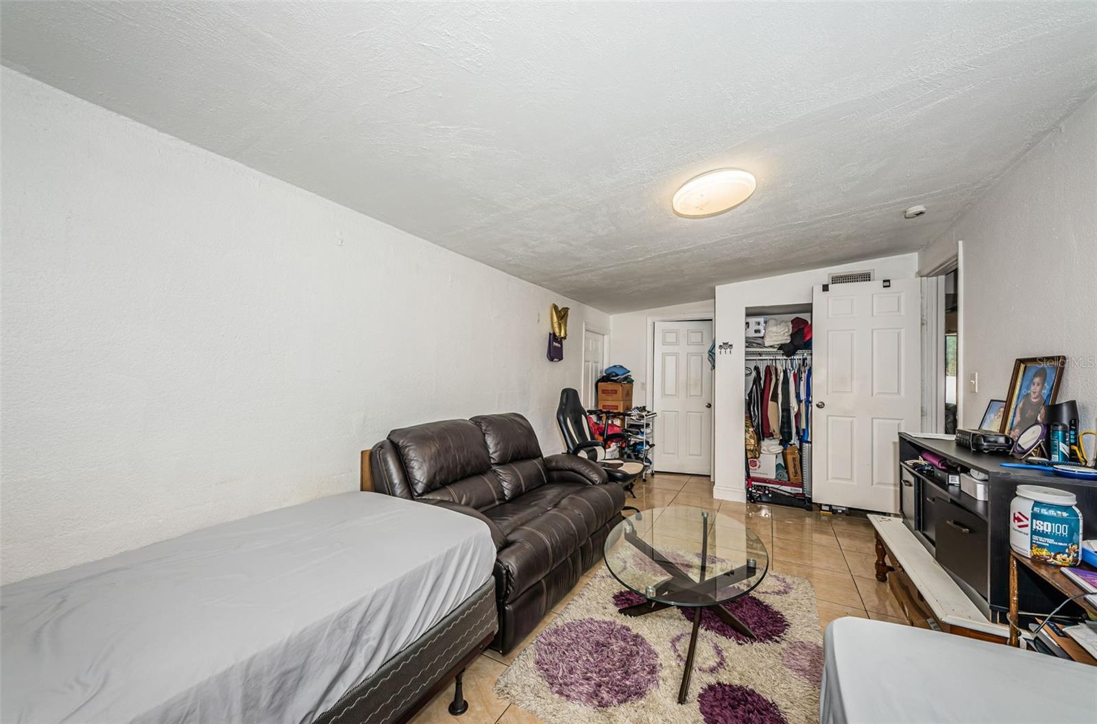 Master Bedroom w/Ensuite Bathroom