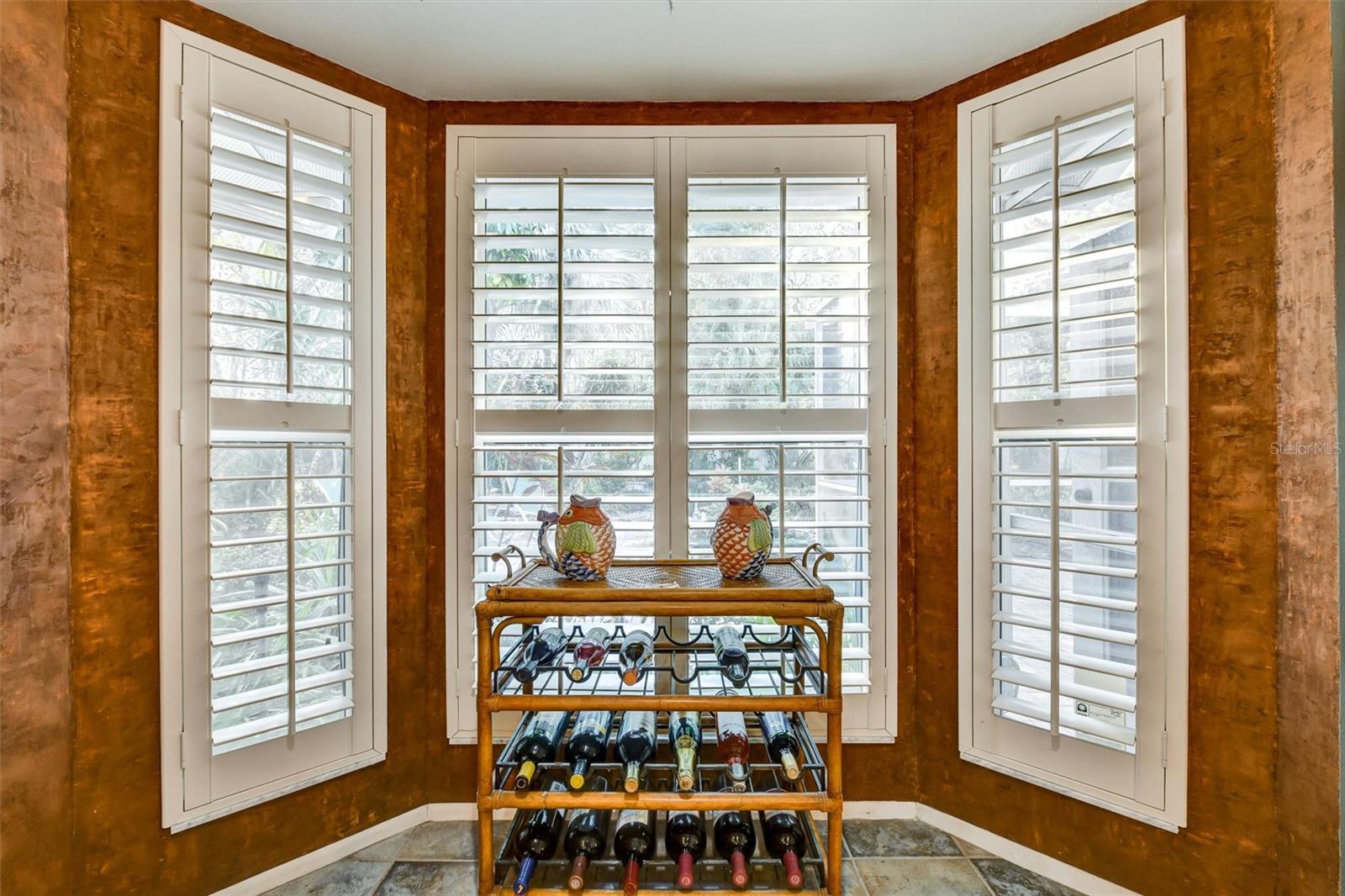 breakfast nook with view of tropical paradise