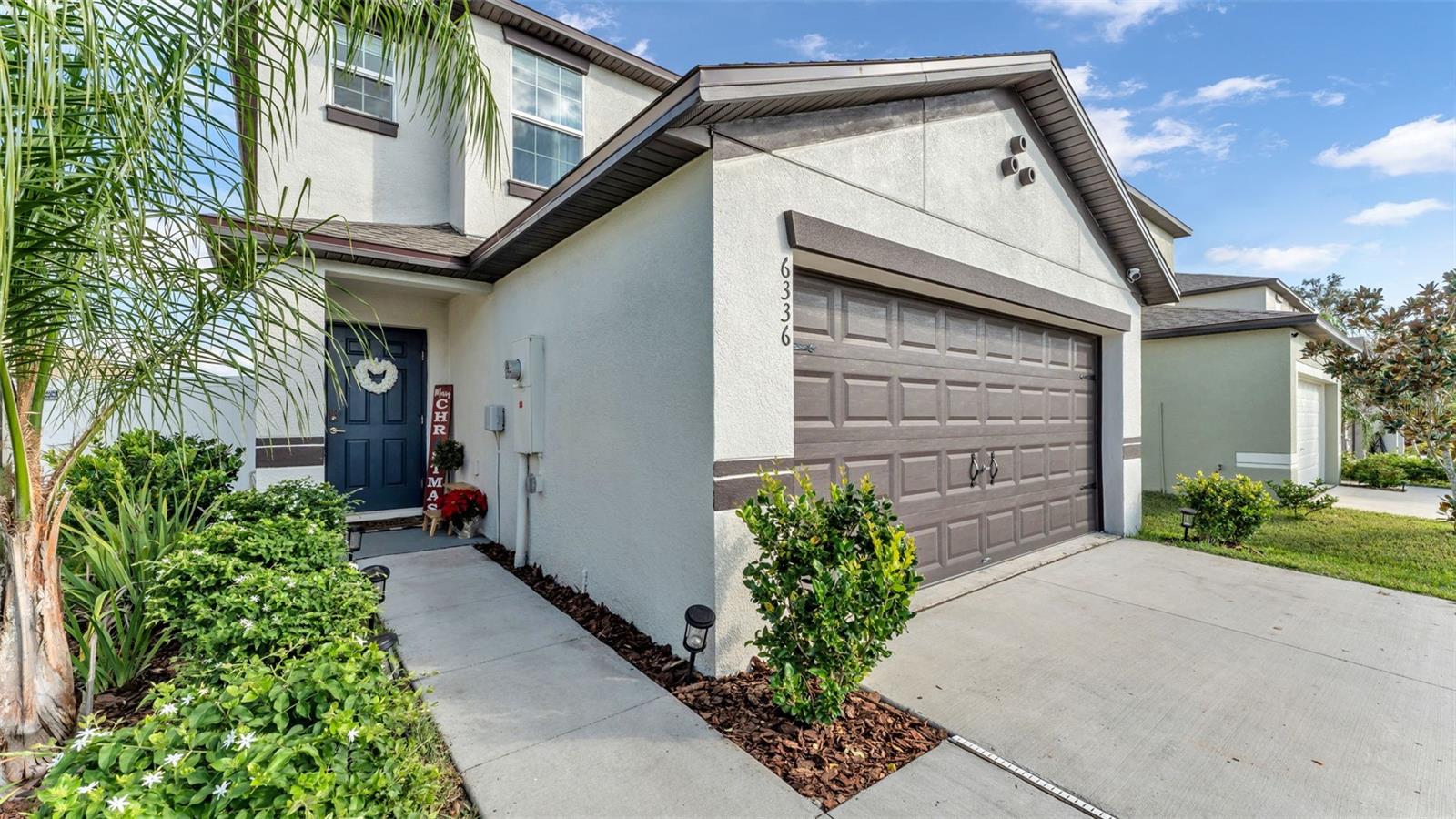 Front Landscaped Entry/Walkway