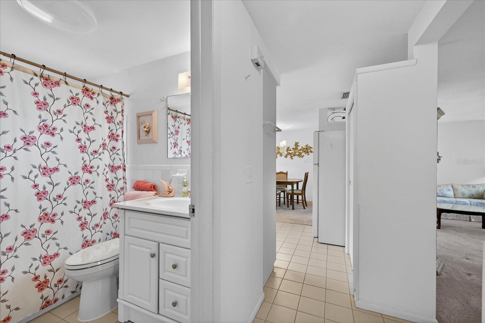 Hall full bathroom with tub/shower