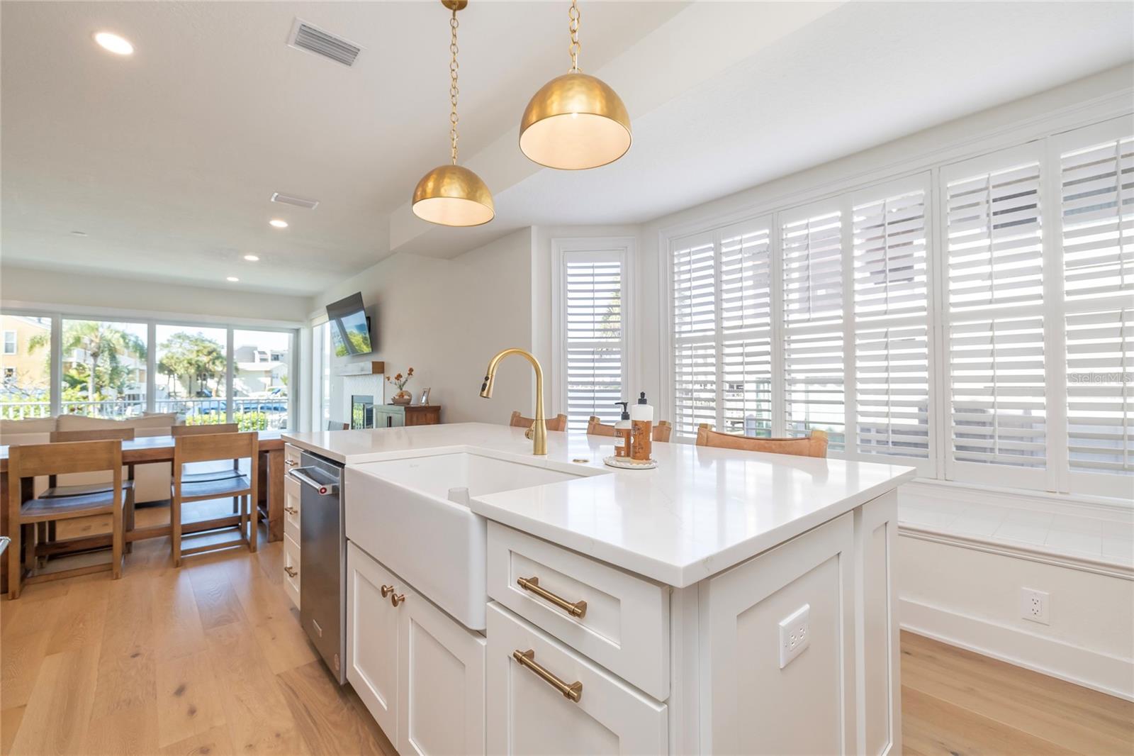 Soft-close cabinets and a large island with a farmhouse sink