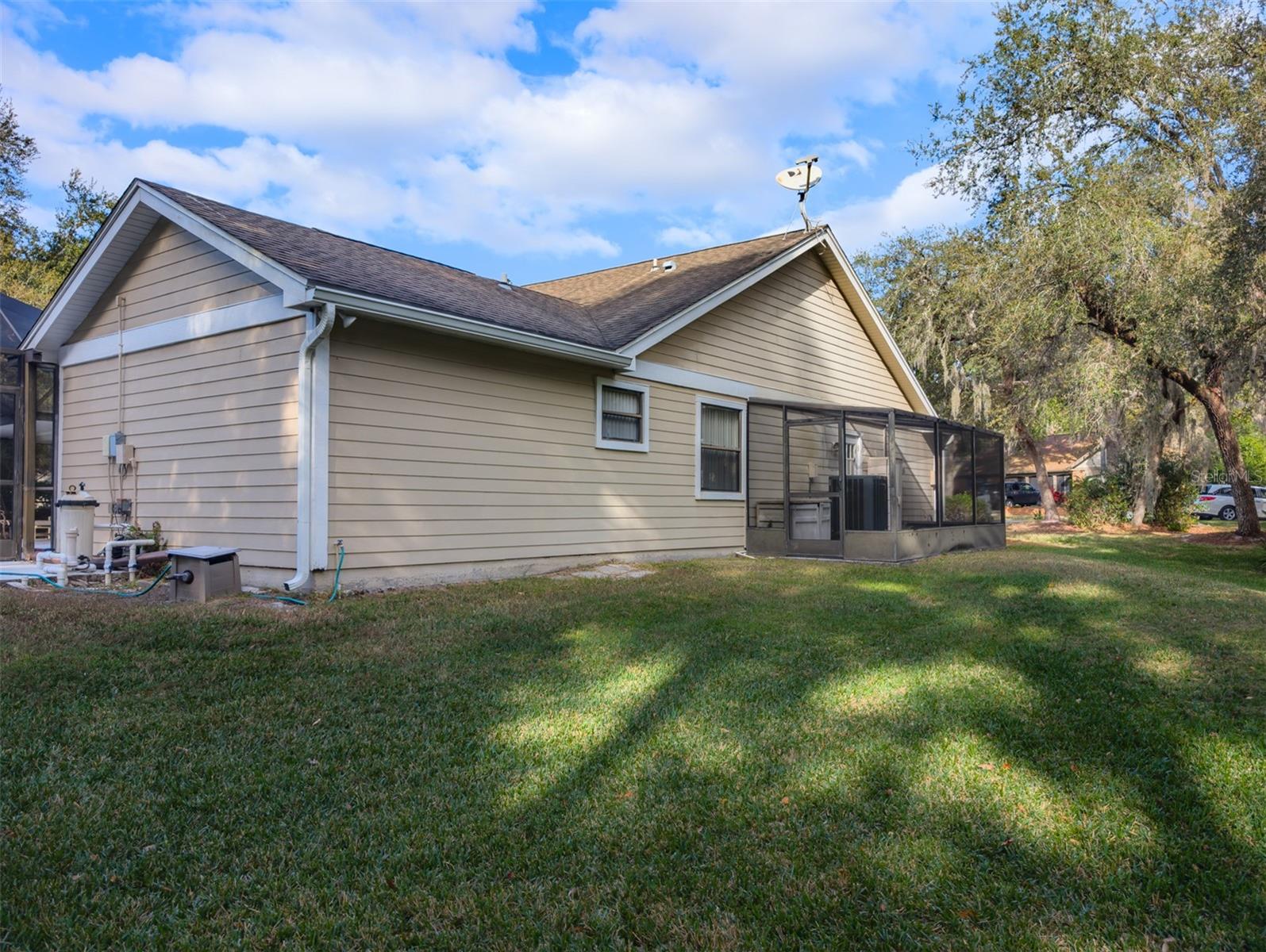 Deep back yard that lies on nature preserve
