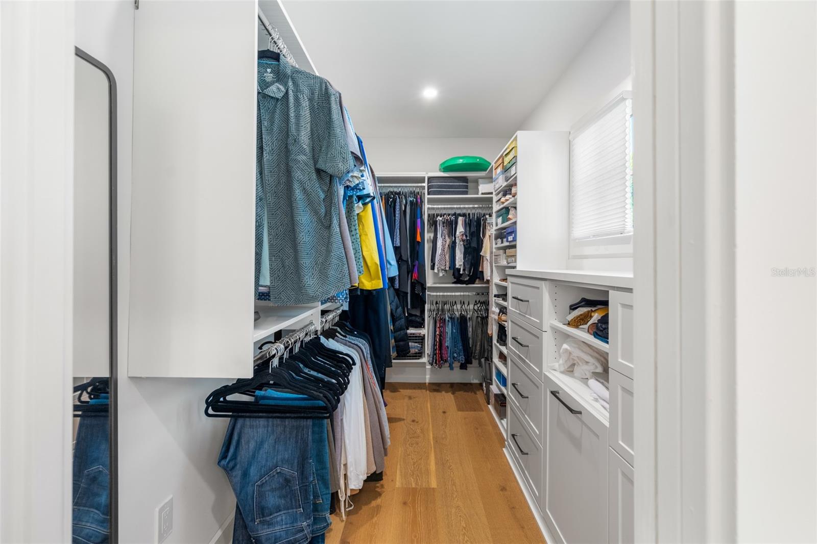 En Suite Walk In Closet