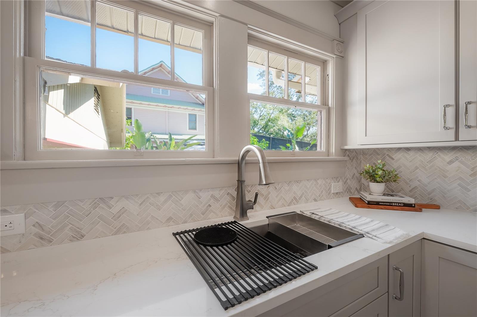 Stainless steel sink with accessories