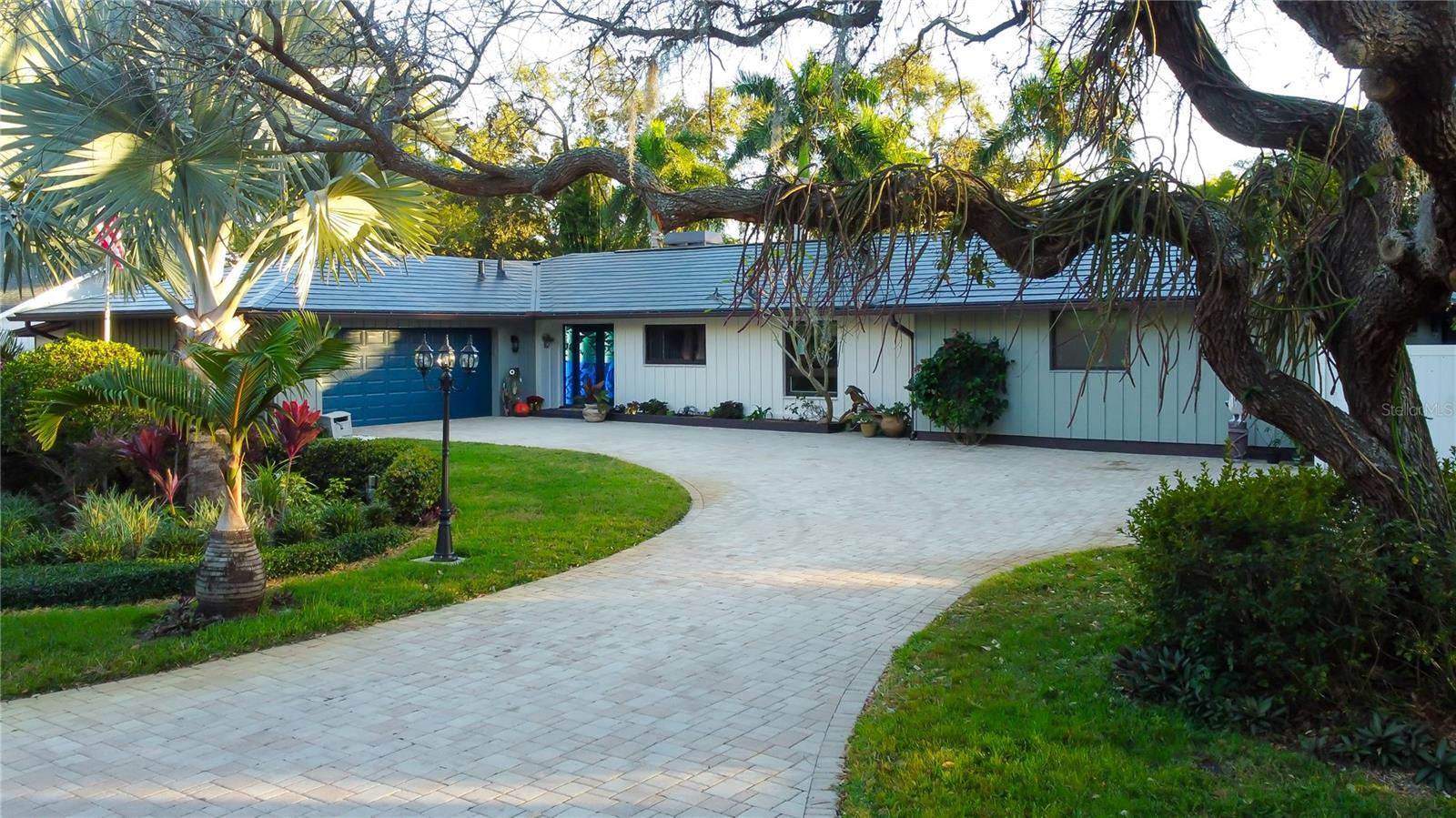 13000 98th Ave....Welcome Home!