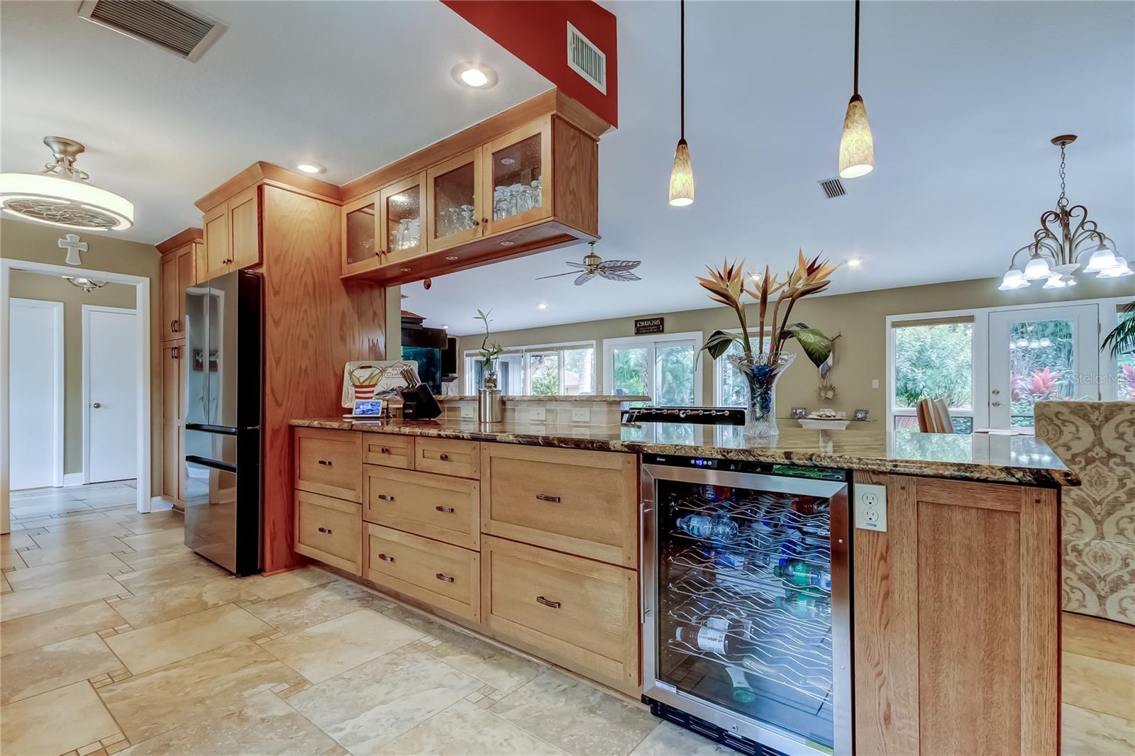 Built-in wine refrigerator