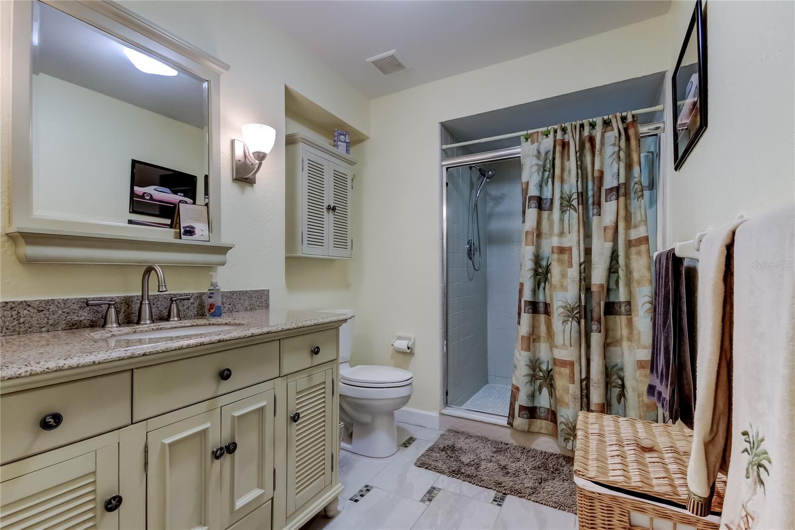 En-suite bath for the 2nd bedroom and large walk-in closet