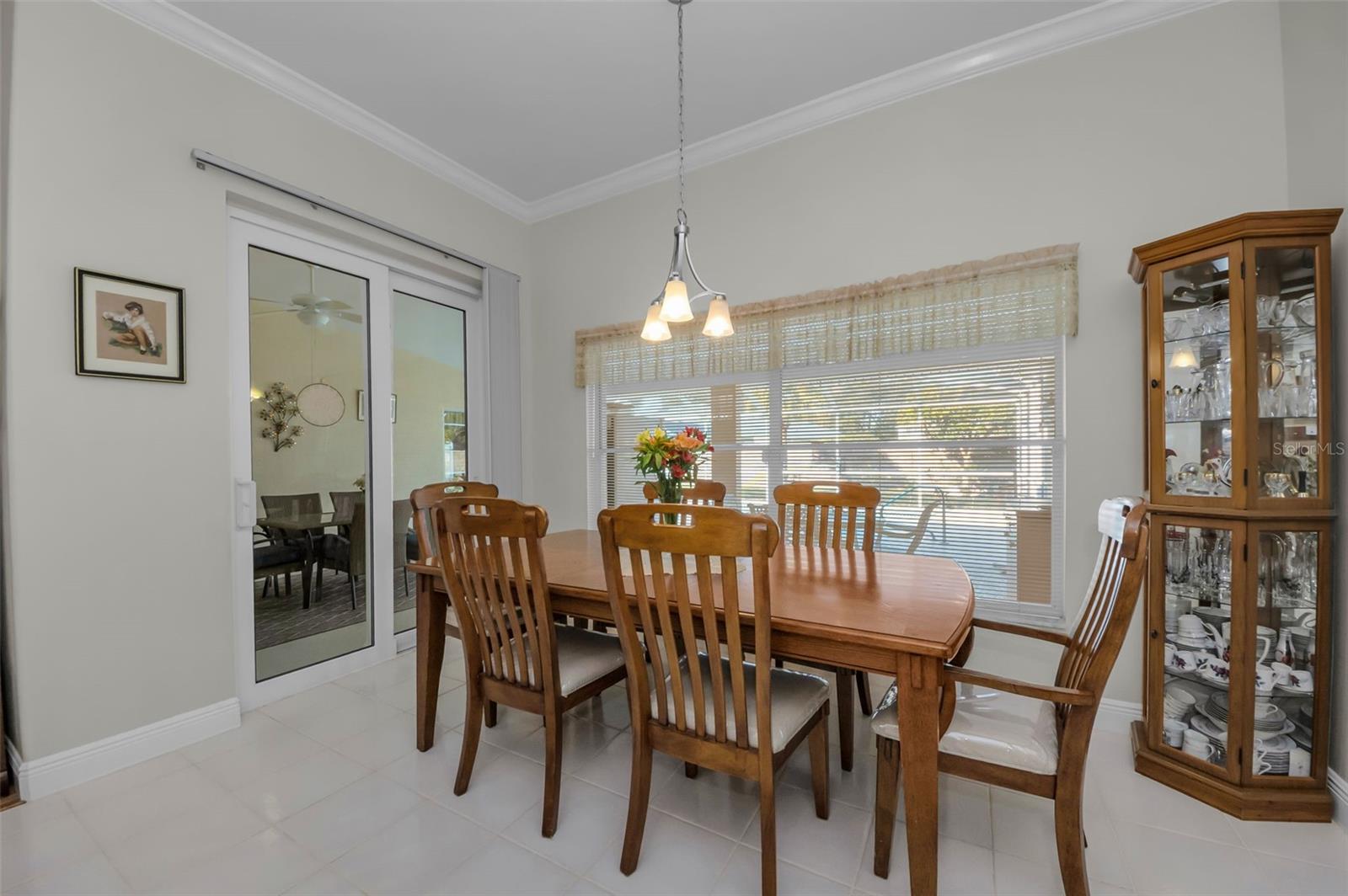 Large Kitchen Eating Space - Pool Views