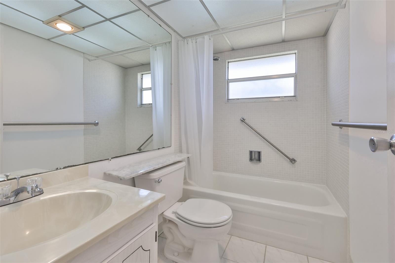 Bath 2, tub and shower combo