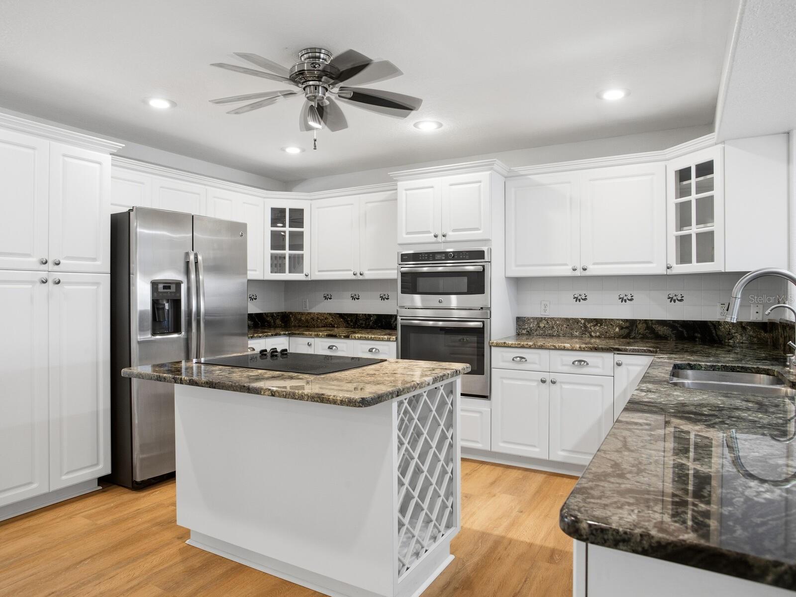 Eat in Bar in Kitchen