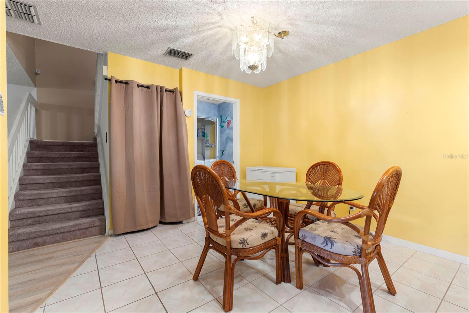 Eating area in Kitchen