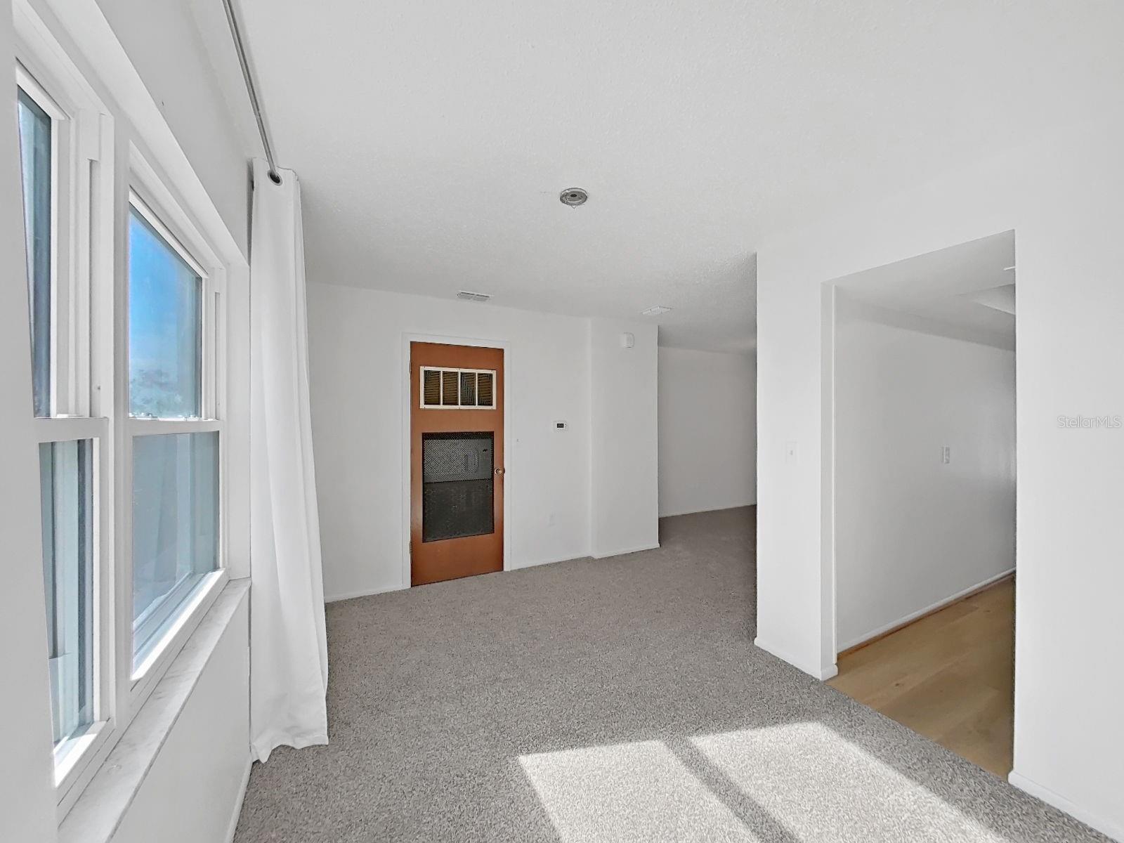 Whether you're a first-time buyer, downsizing, or looking for a lock-and-leave lifestyle, this well-appointed condo offers the best of convenience, comfort, and community.