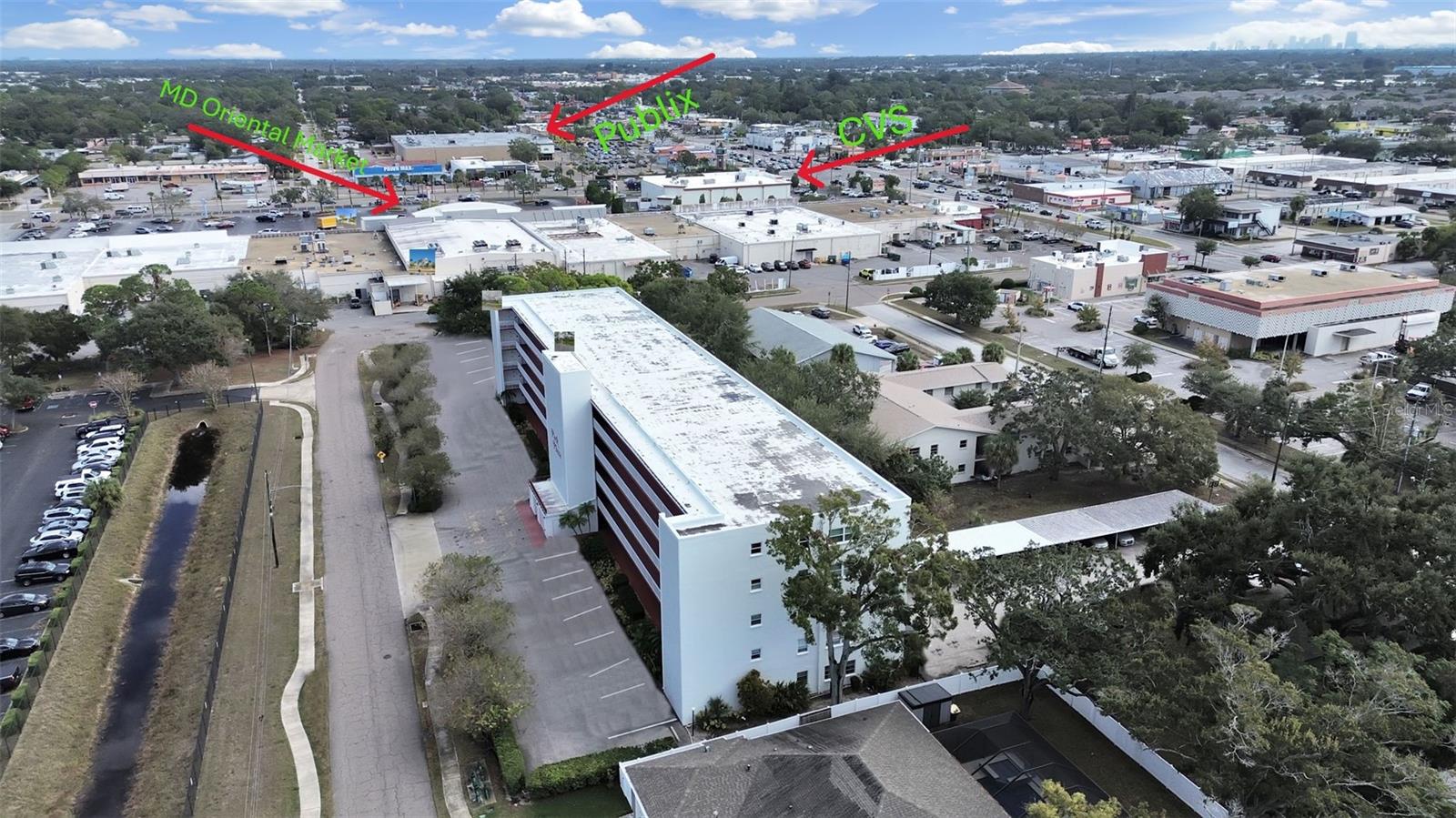 You’re just a short walk from shopping, restaurants, the Public Library, the Post Office, and the Pinellas Park Performing Arts Center.