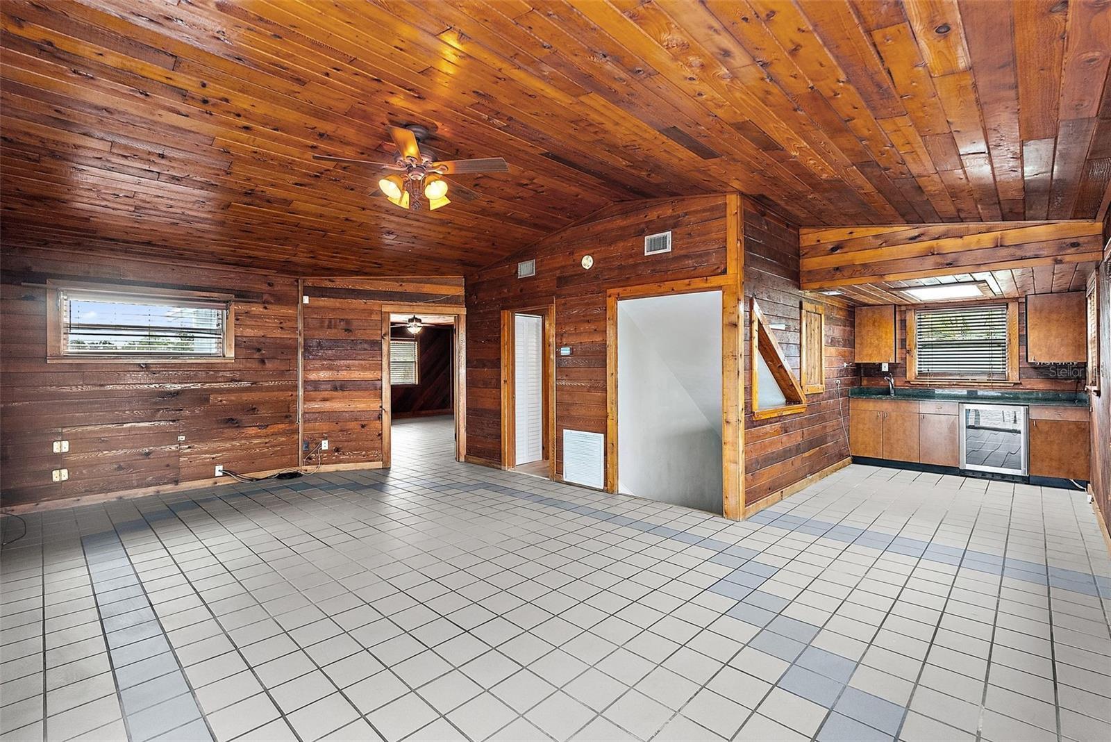 2nd Floor In-Law Suite Living room and Kitchenette