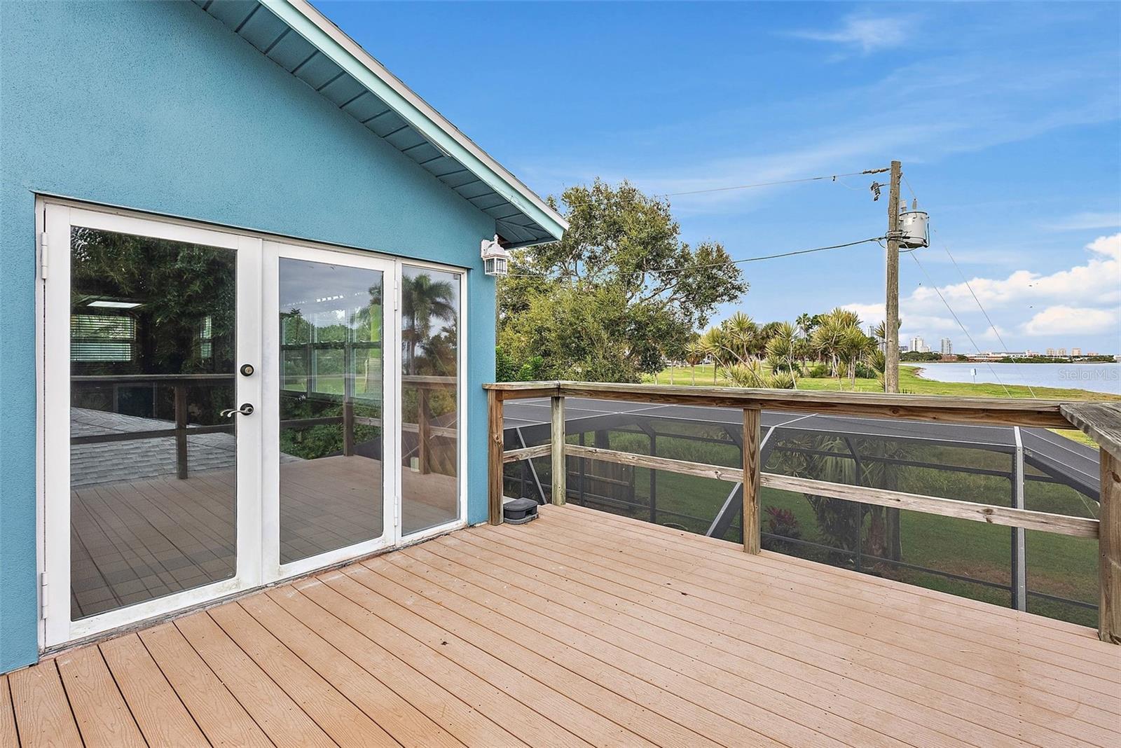 Private Balcony w/views of downtown St Pete