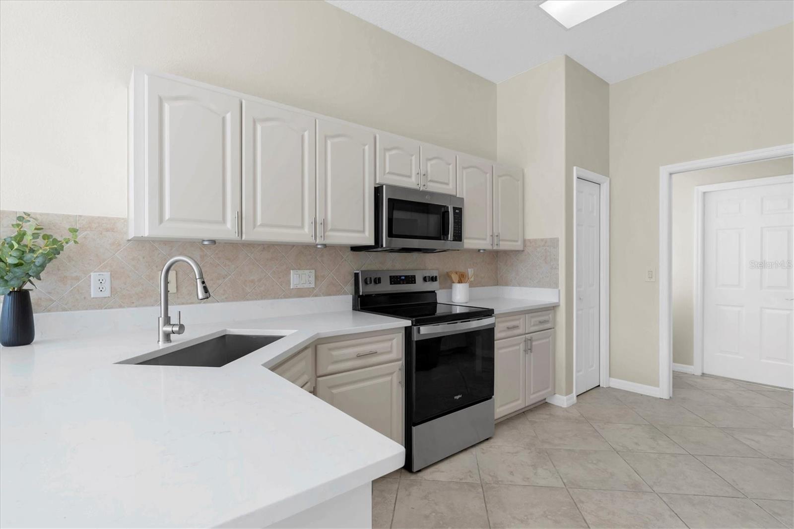 Light and Bright Kitchen