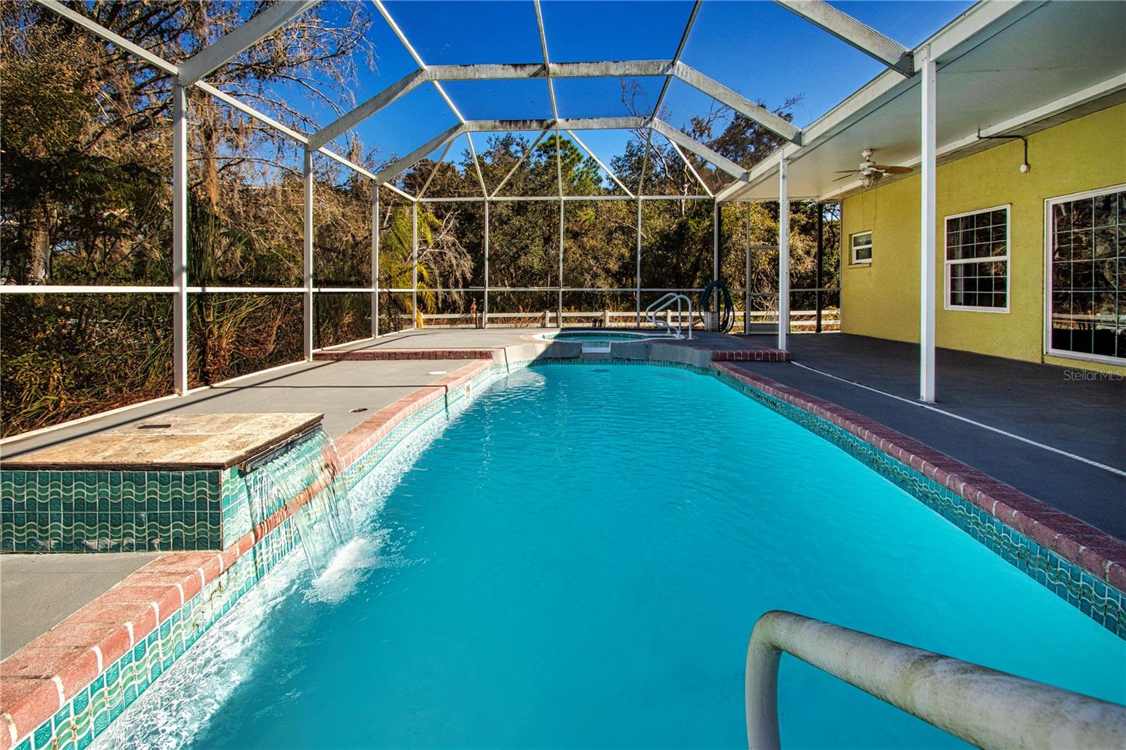 Lovely well kept pool