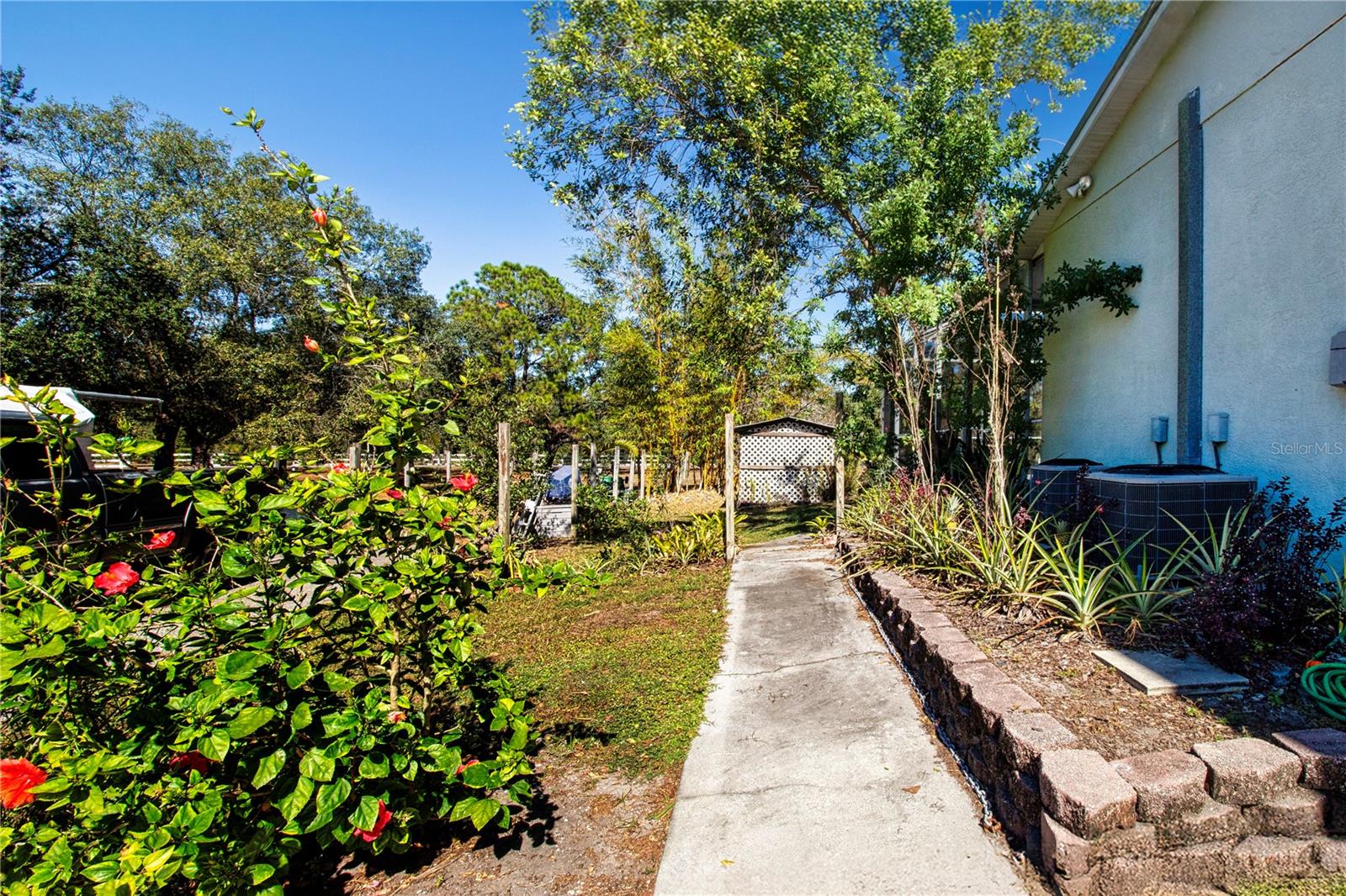 sidewalk to the back yeard and pool area