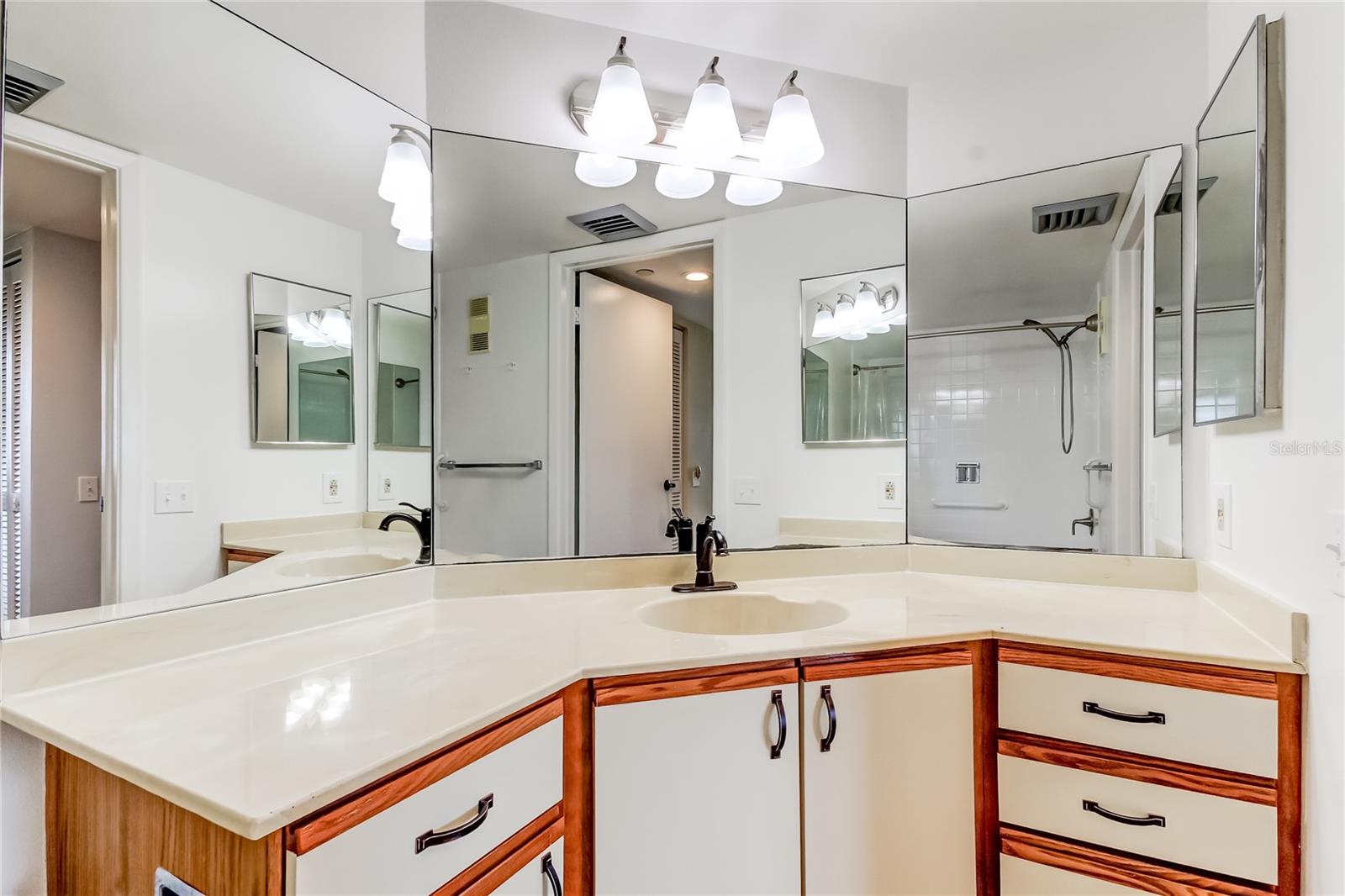 Primary En Suite Bath