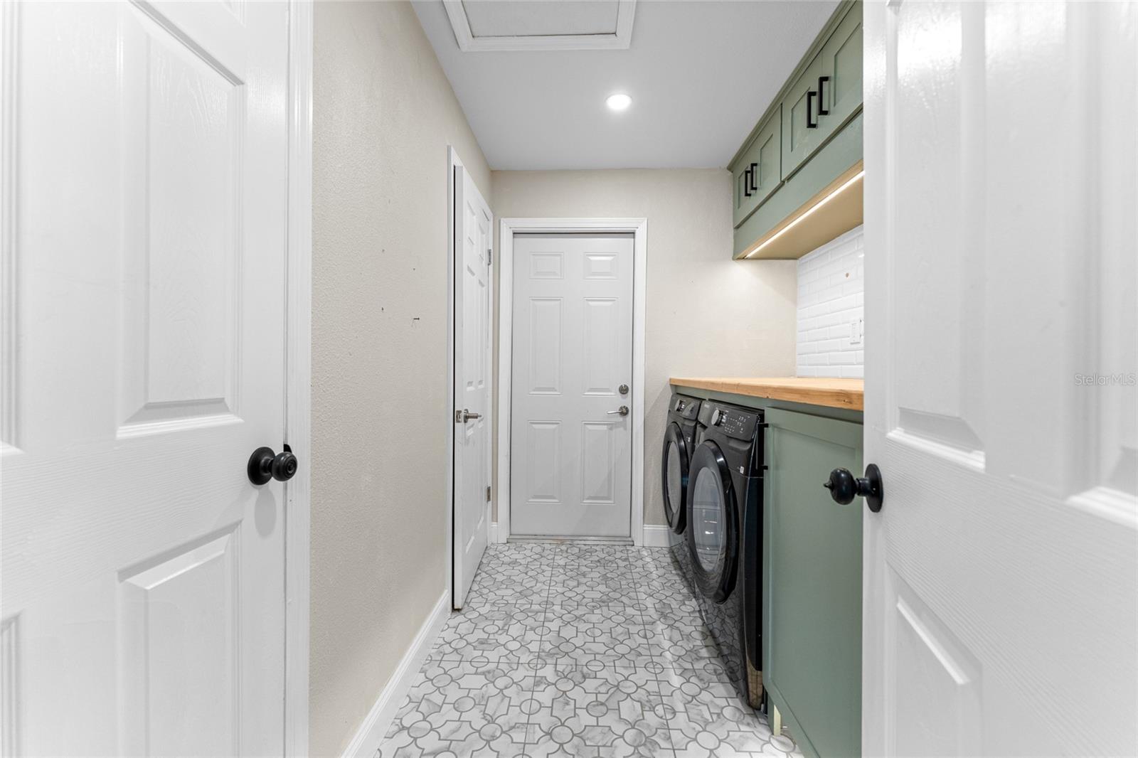 Indoor laundry room