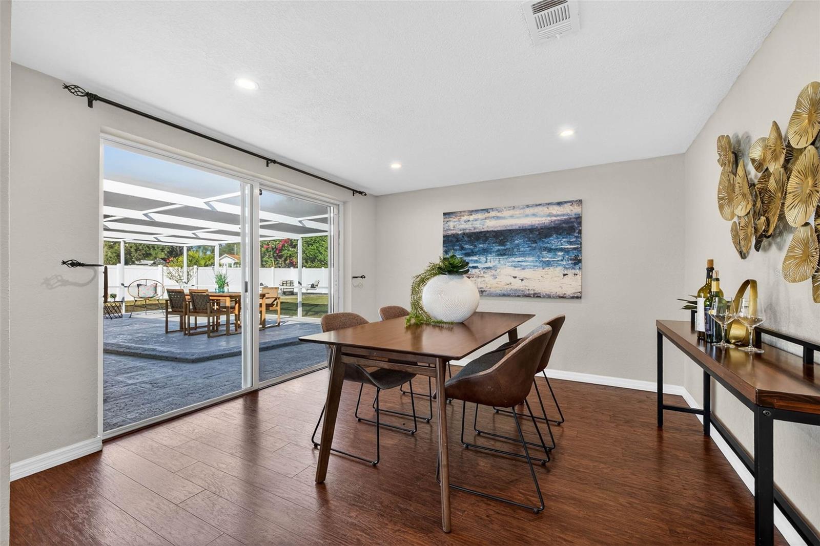 Dining Room Perfect for hosting