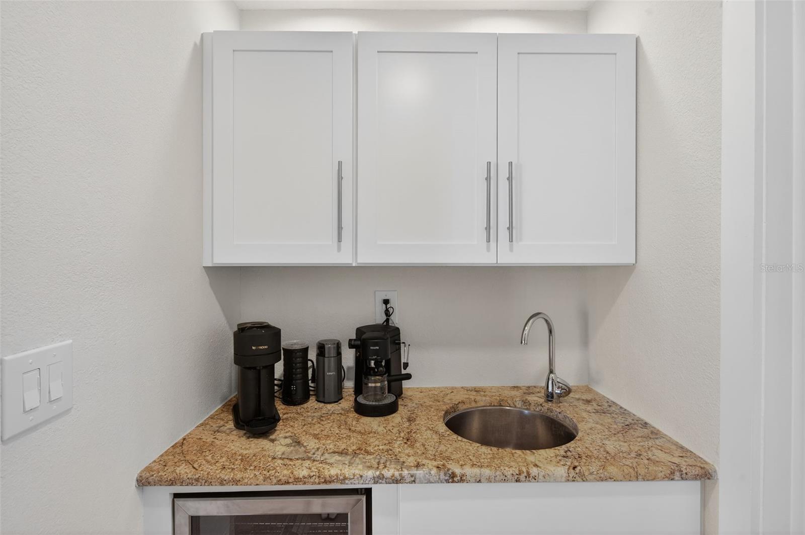 Wet Bar With Wine Frig